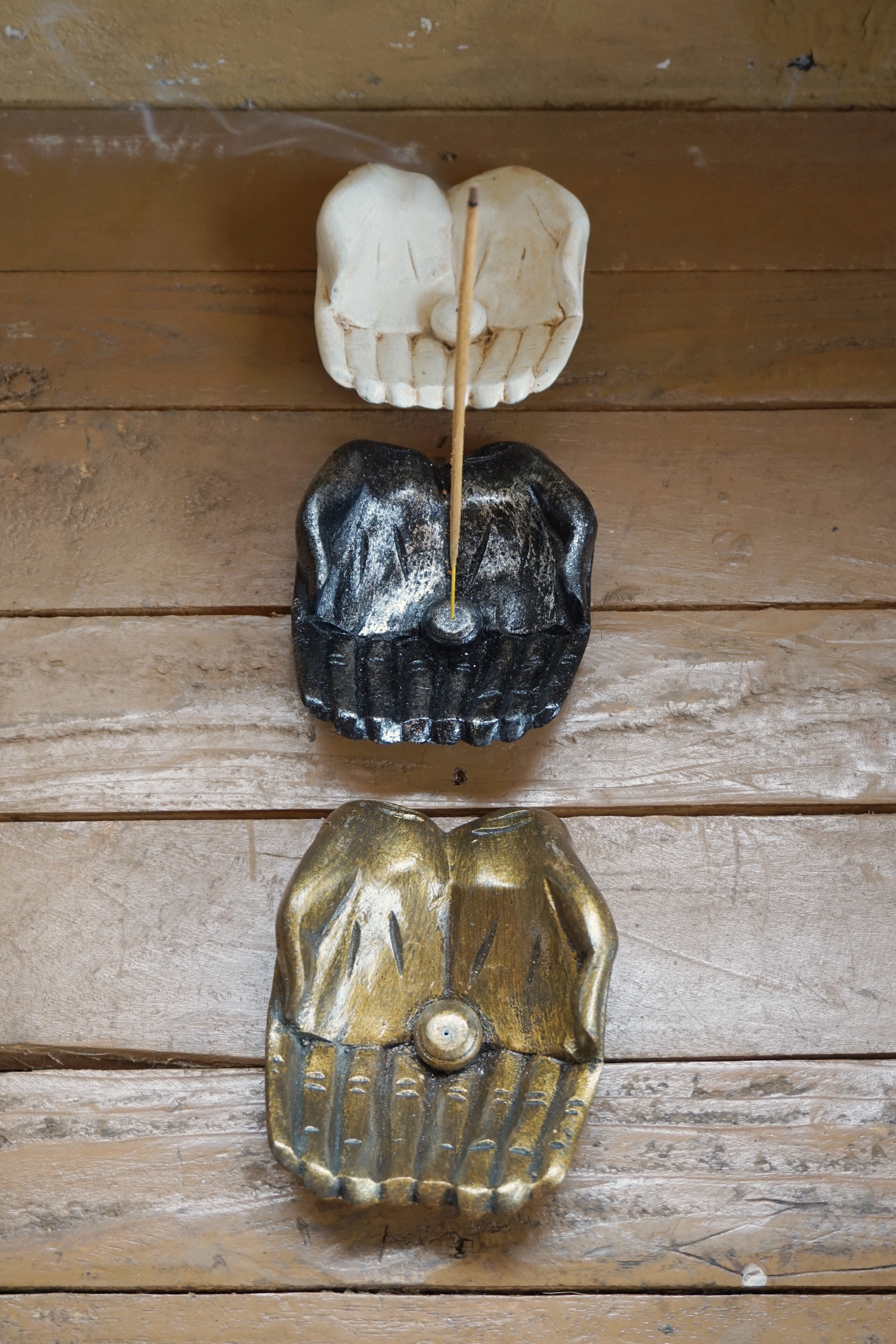 HAND WOOD INCENSE HOLDER - 3 COLORS