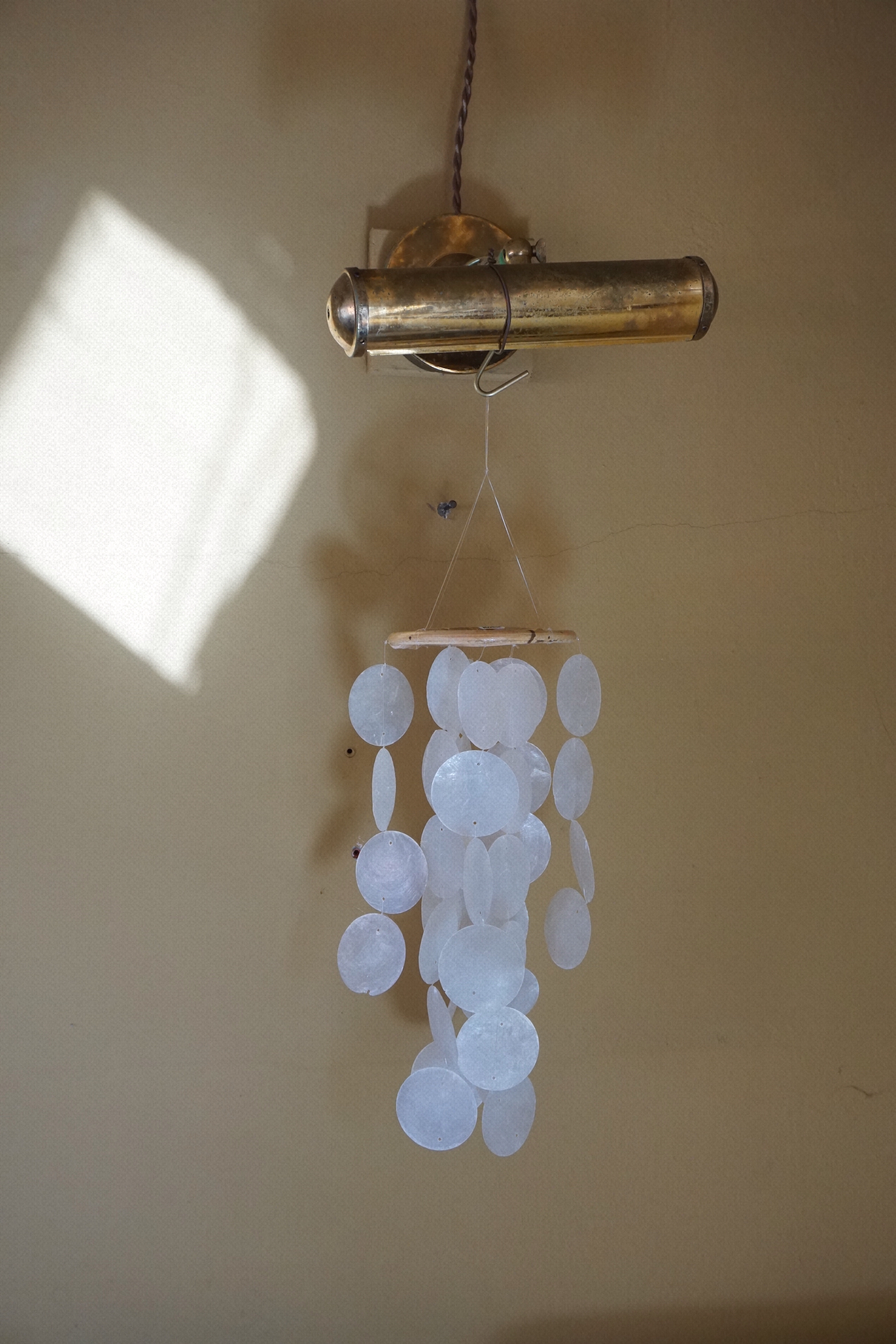 WHITE SHELL MOBILE