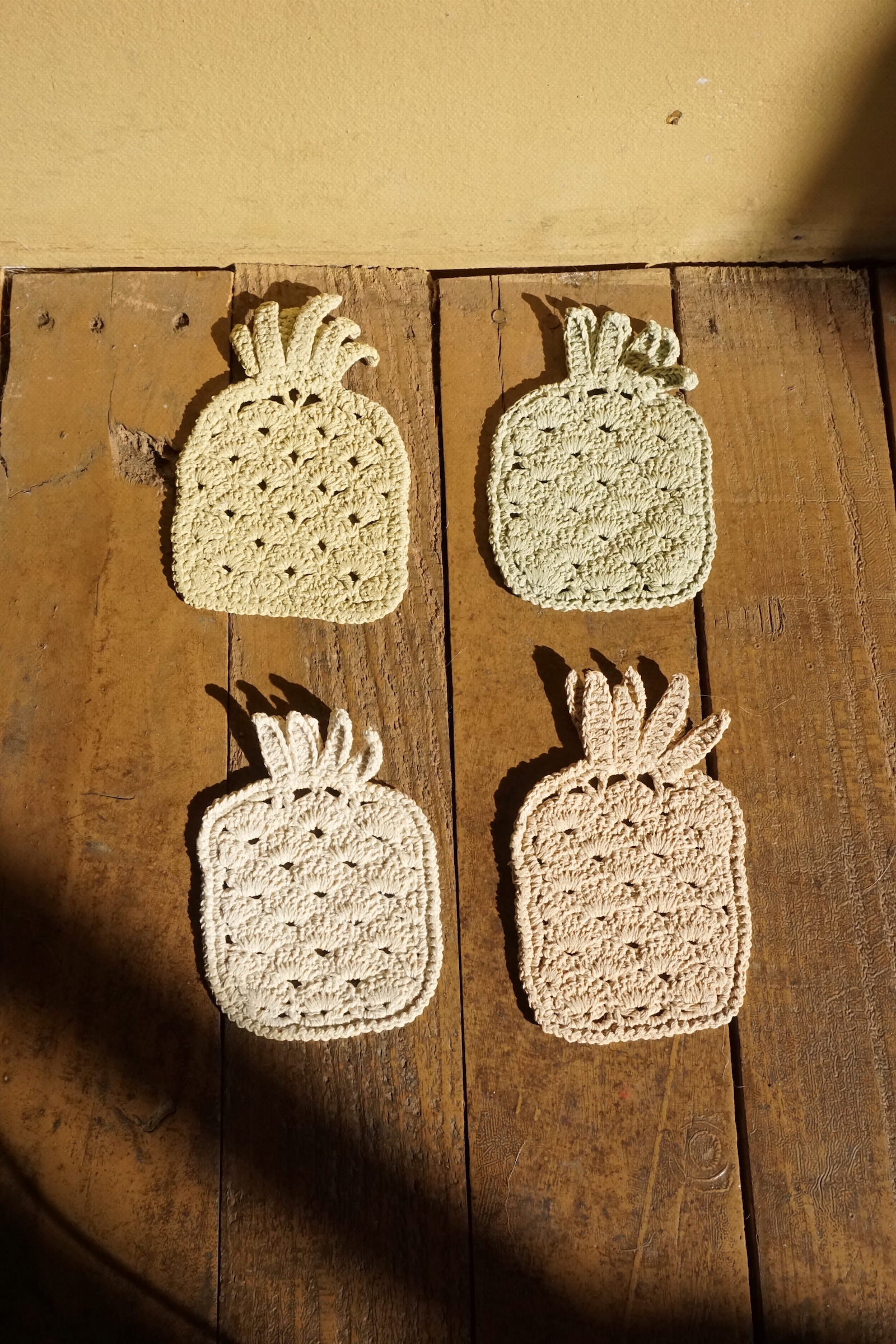 PINEAPPLE KNIT COASTER - 4 COLORS