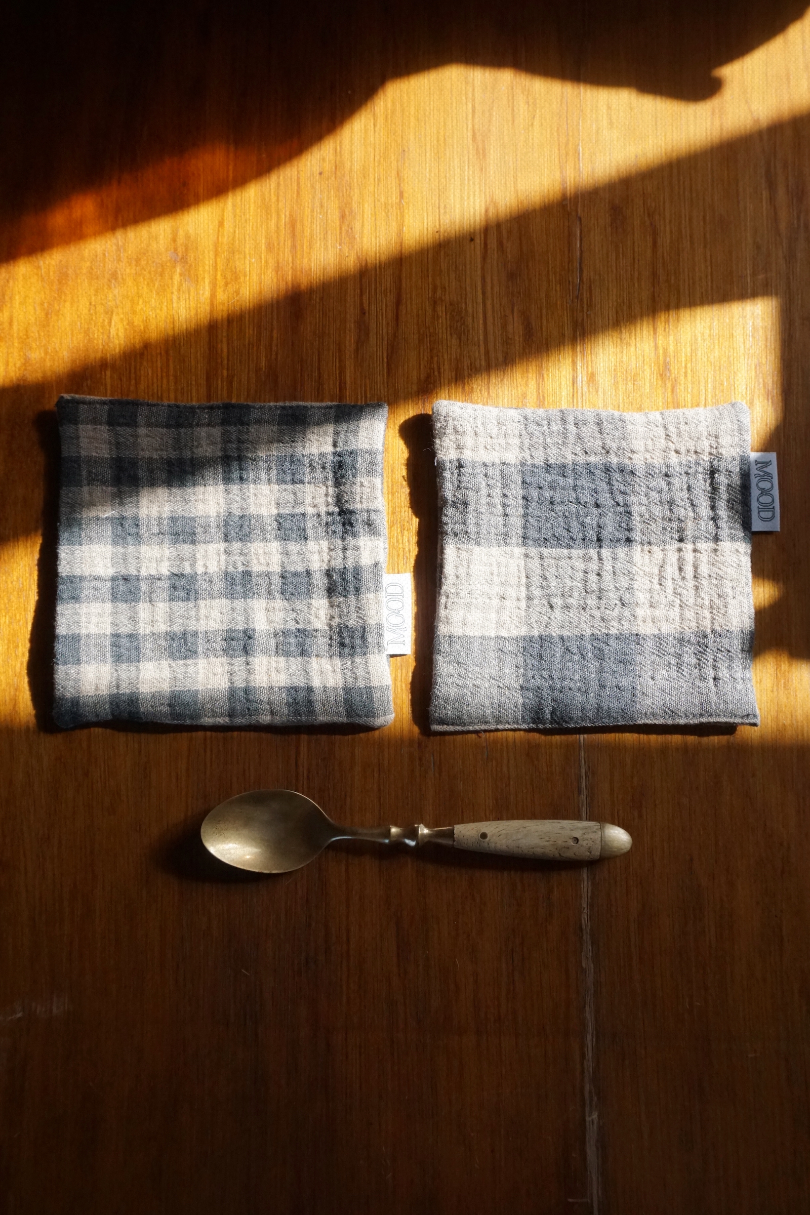 REVERSIBLECHECK COASTER - BLACK 세트구매는 더 저렴합니다.