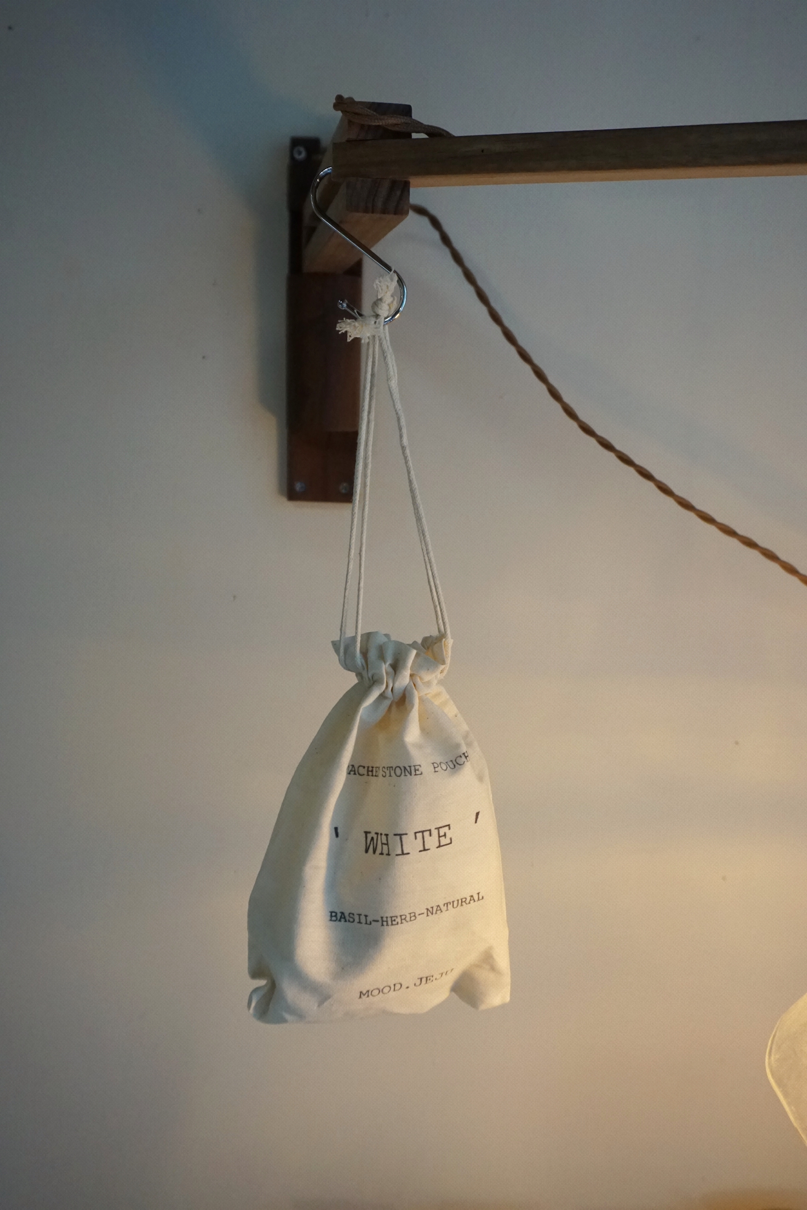 MOOD) SACHET STONE POUCH - WHITE (방향제)