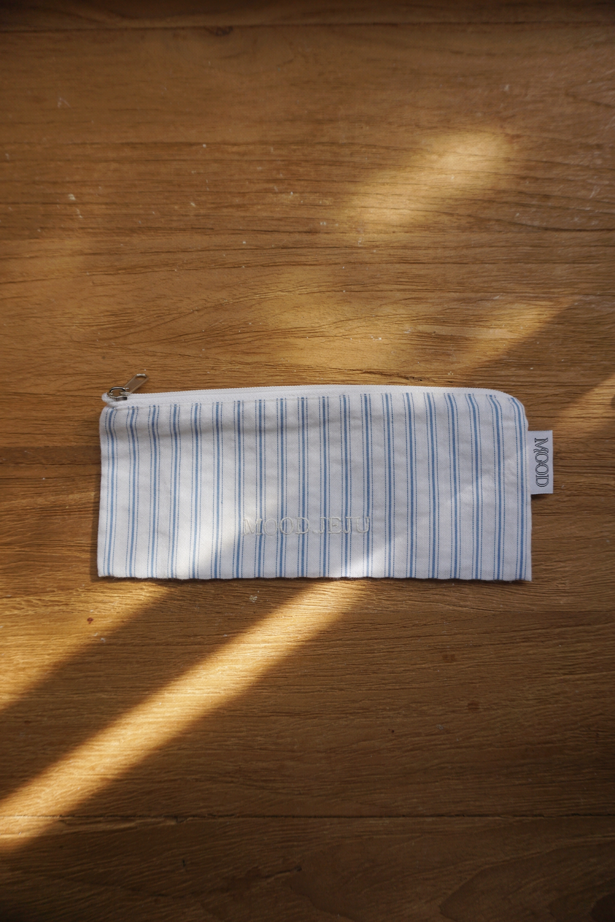 MOOD)WHITE STRIPES PENCIL POUCH - LIMITED EDITION