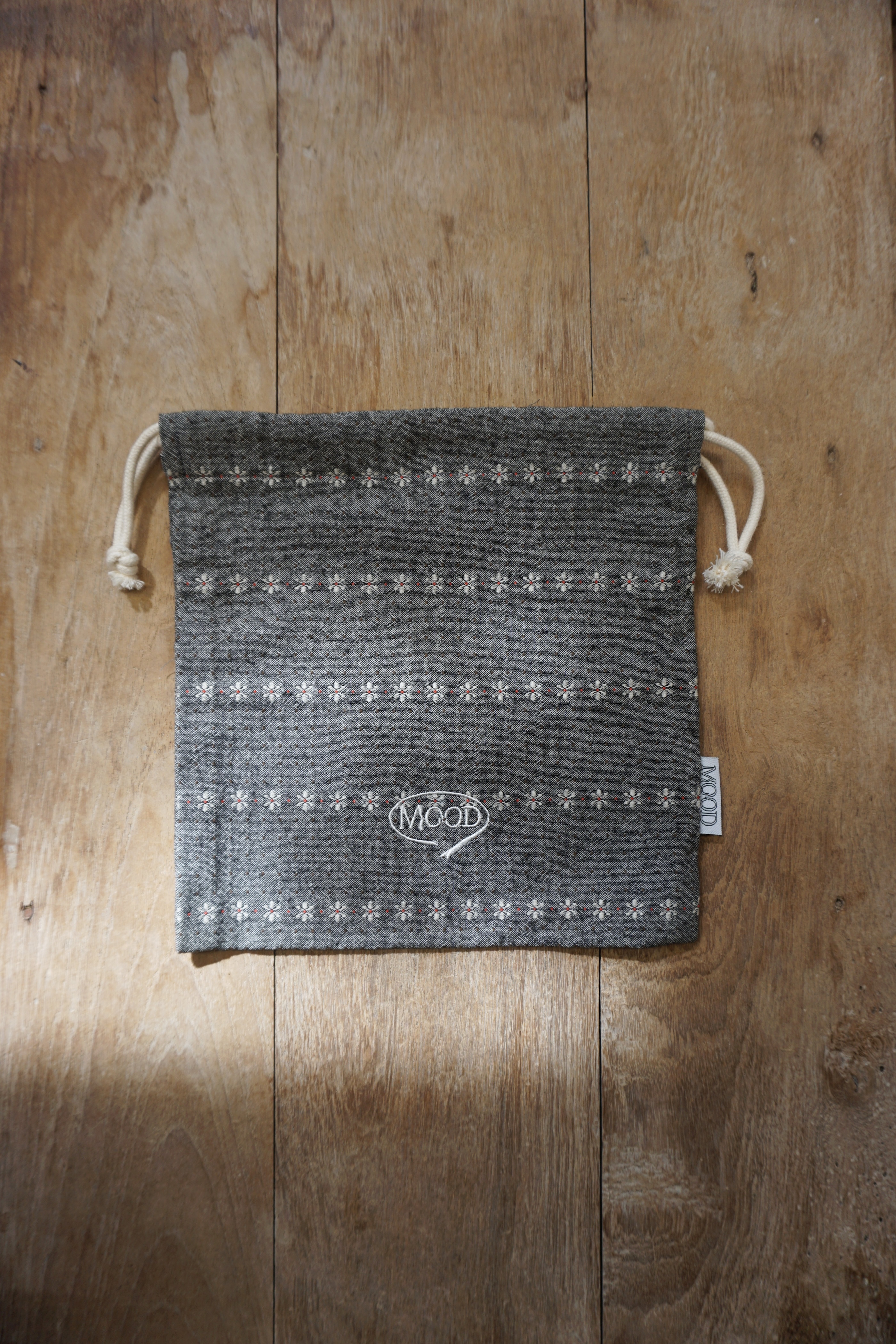 GRAY FLOWER POUCH
