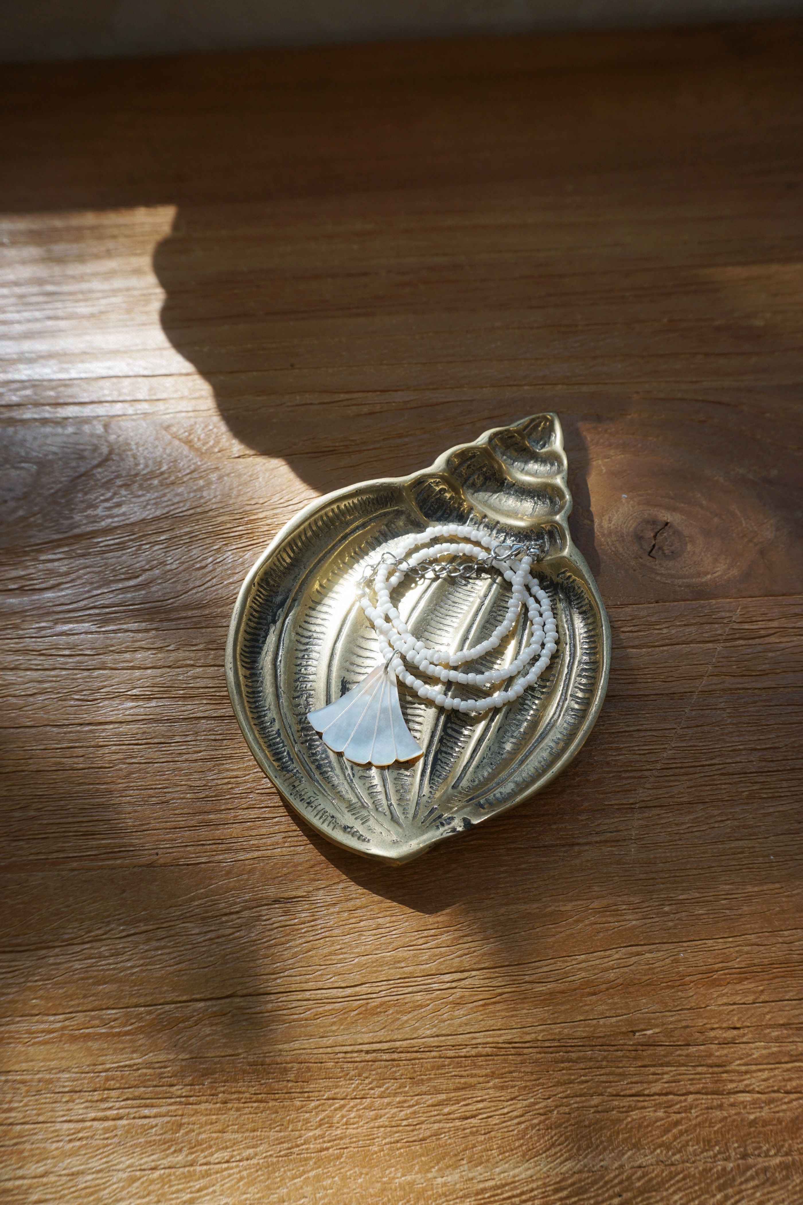 BRASS TRAY-CONCH