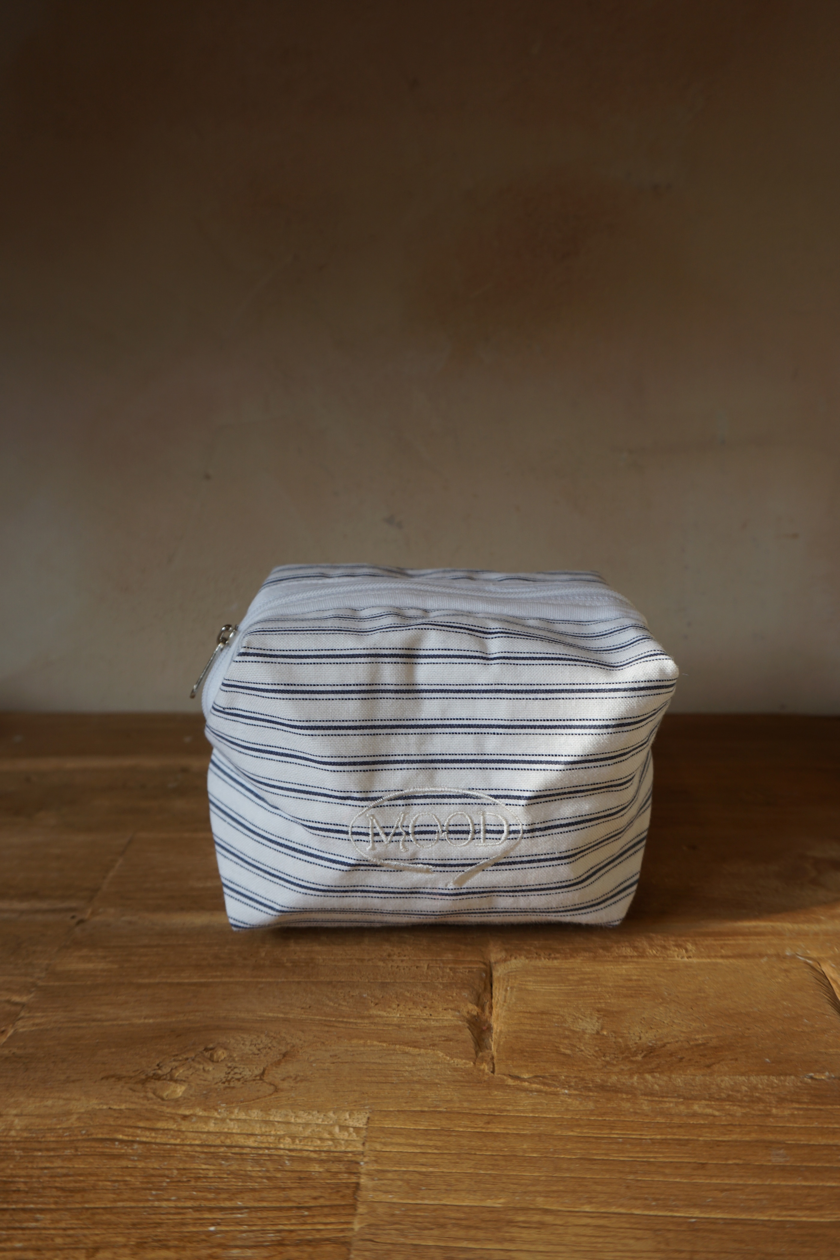 MOOD SQAURE POUCH-WHITE