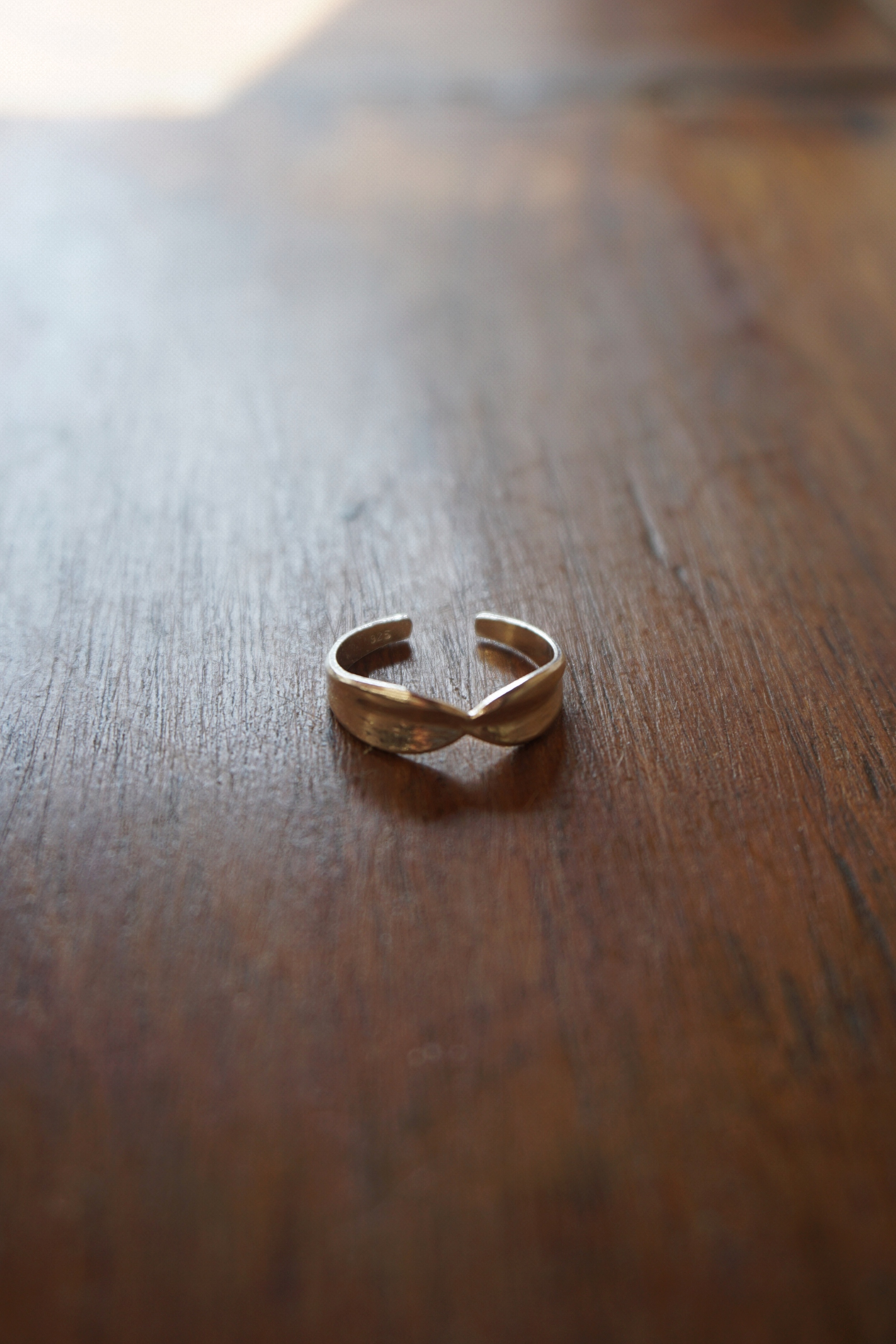 TOE SILVER RING-RIBBON
