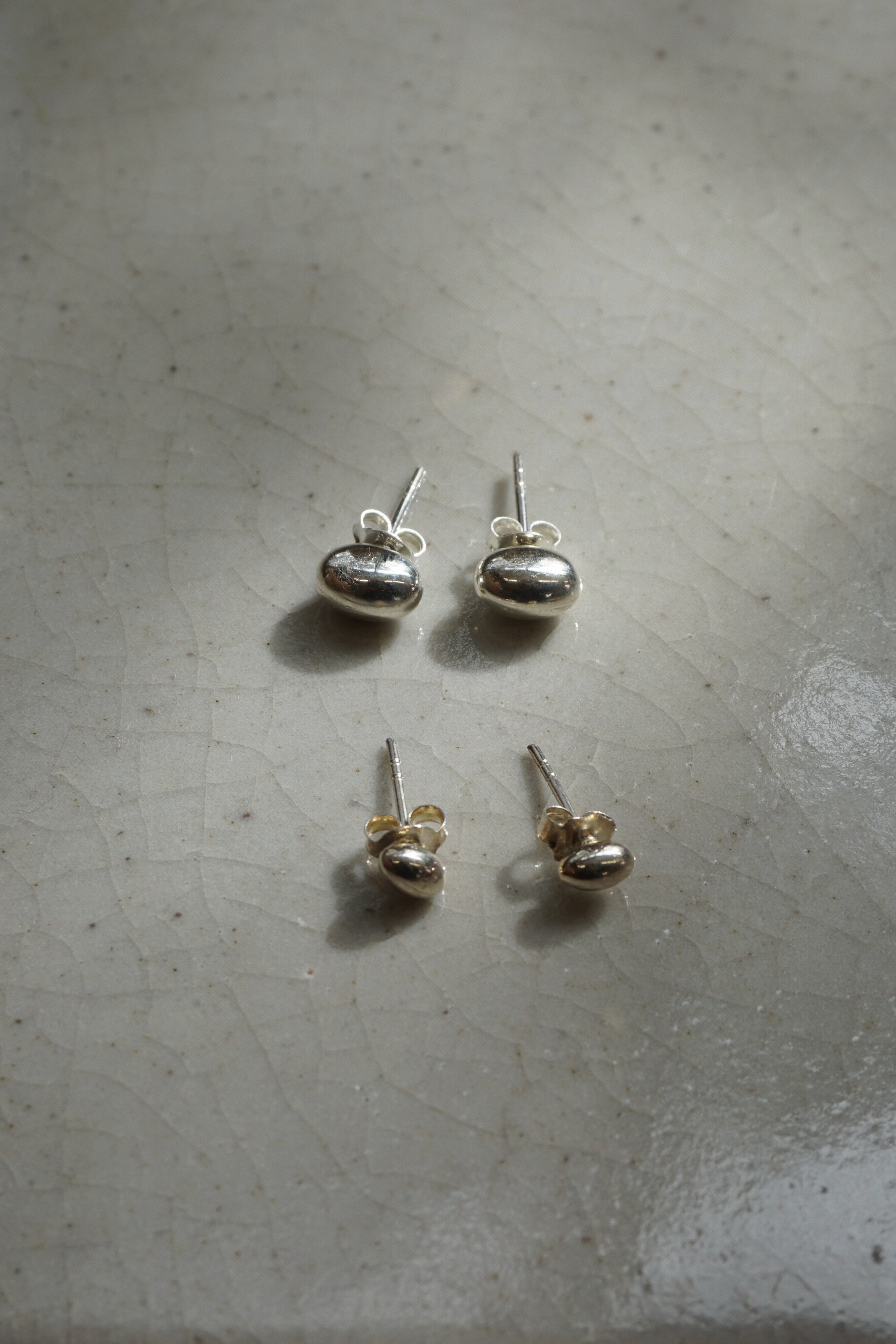 SIMPLE OVAL SILVER EARRINGS
