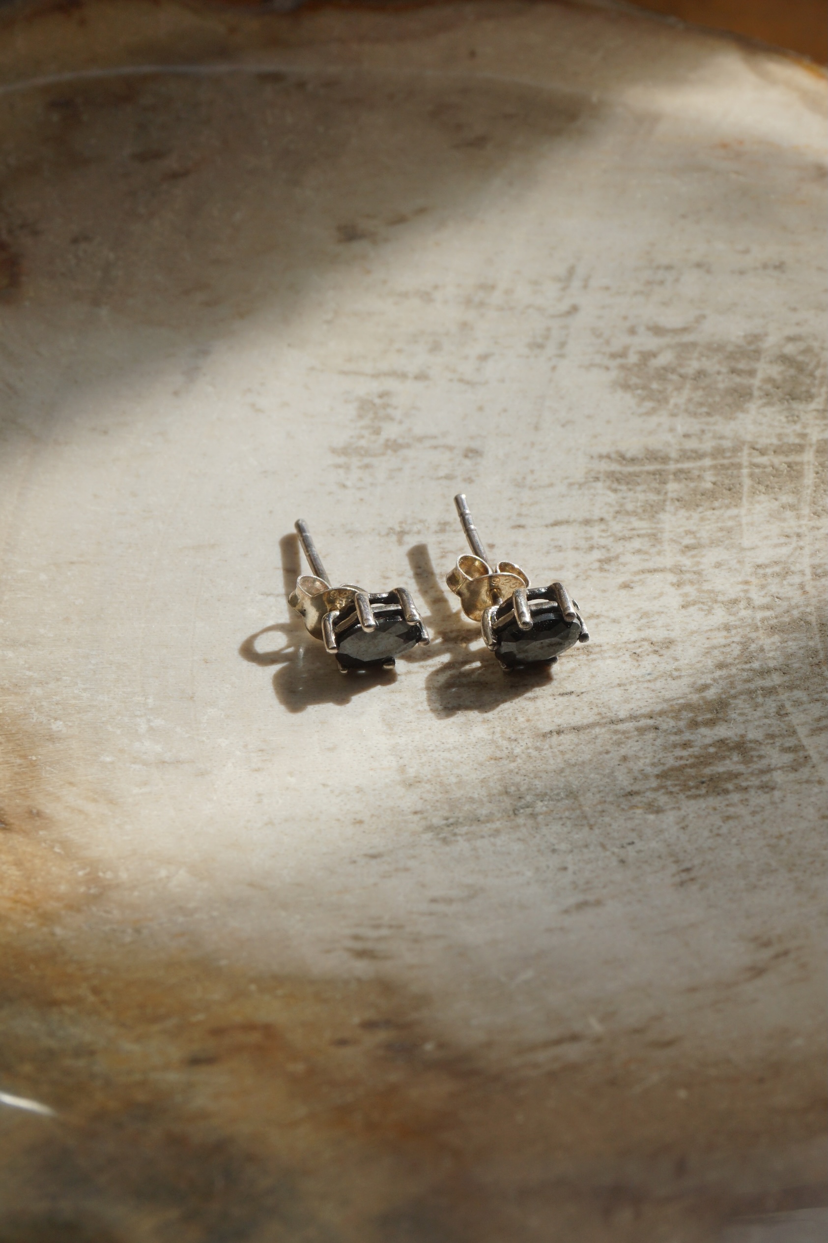ONYX SILVER EARRINGS