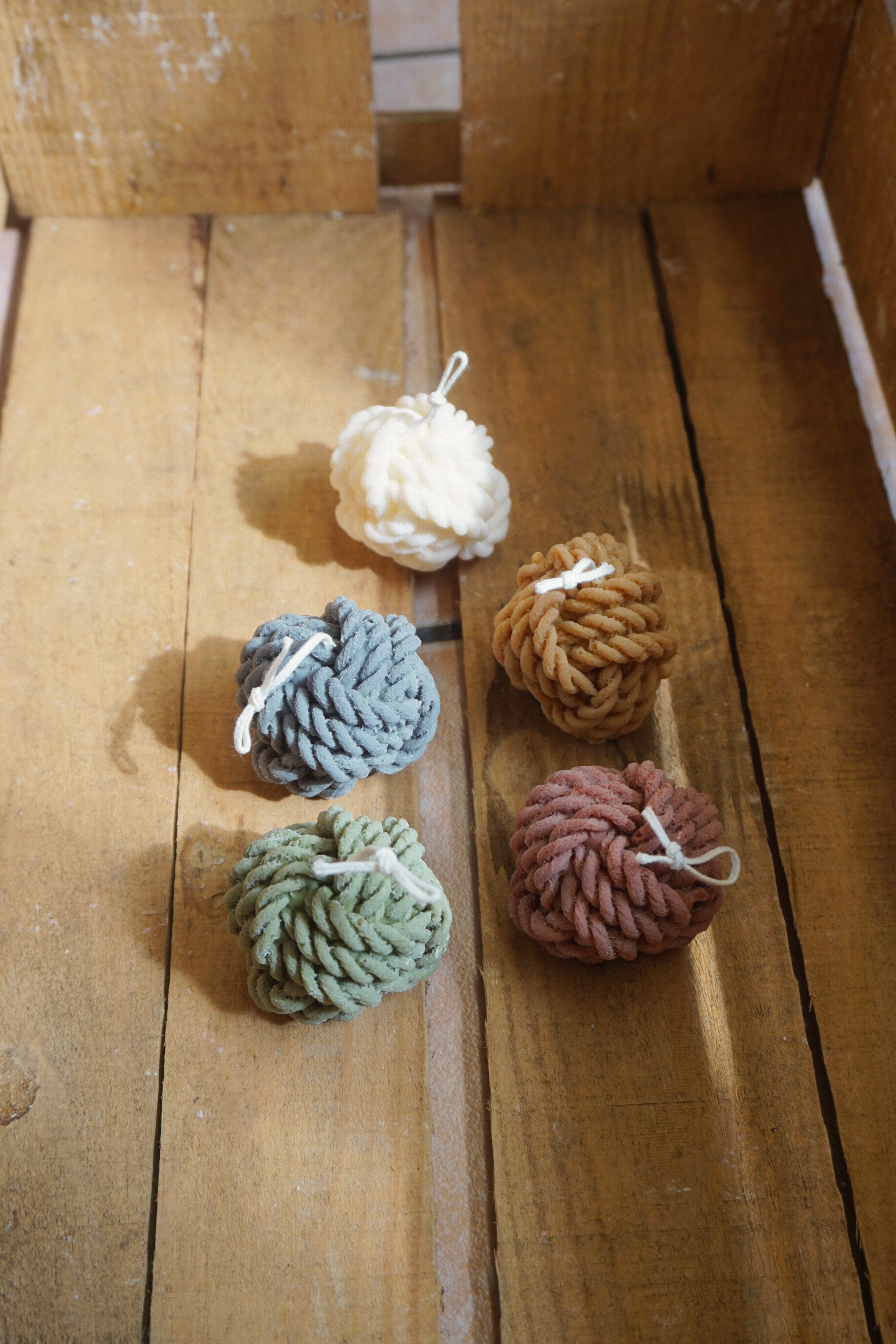 COZY KNIT CANDLE- 5 COLORS