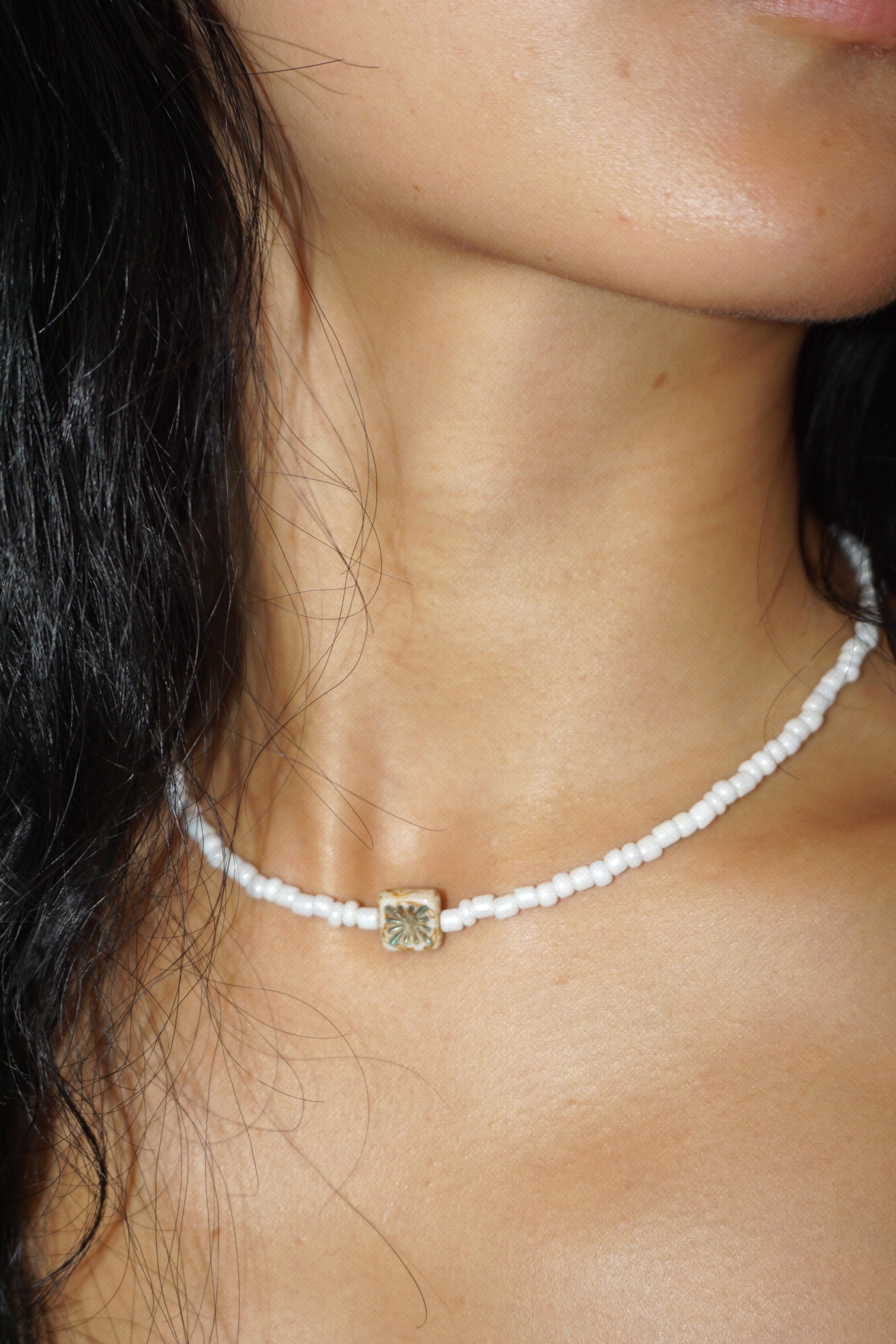 MOOD Antique Necklace – White