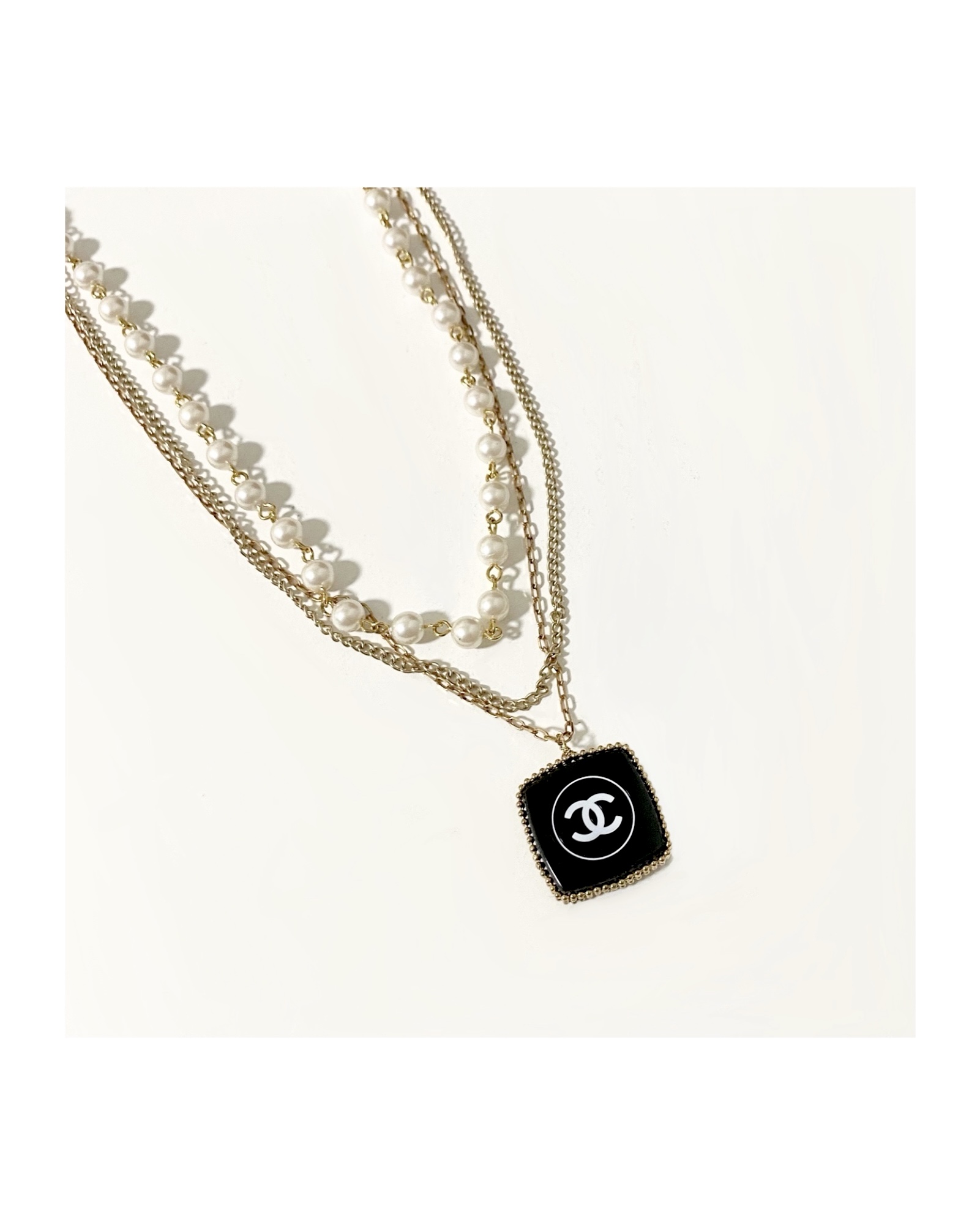CHANEL COSMETIC necklace no.1