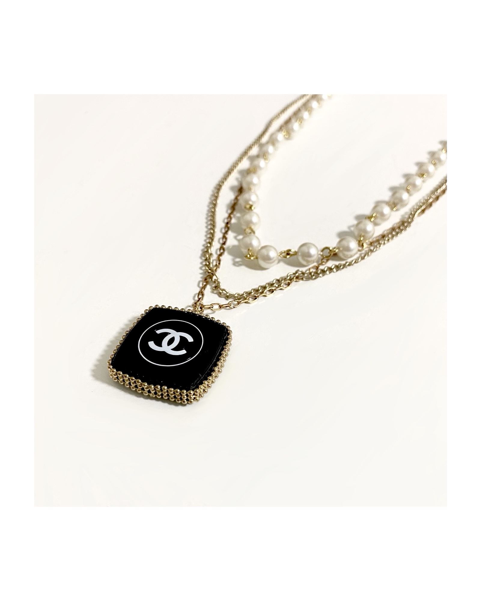 CHANEL COSMETIC necklace no.1