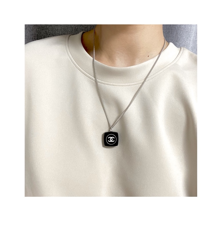 CHANEL COSMETIC necklace no.2
