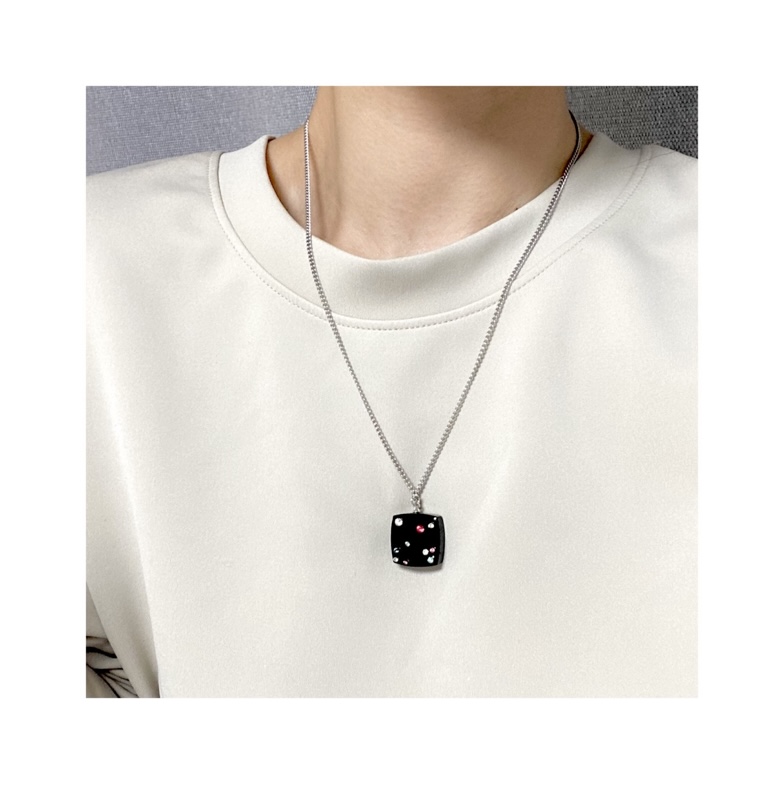 CHANEL COSMETIC necklace no.2