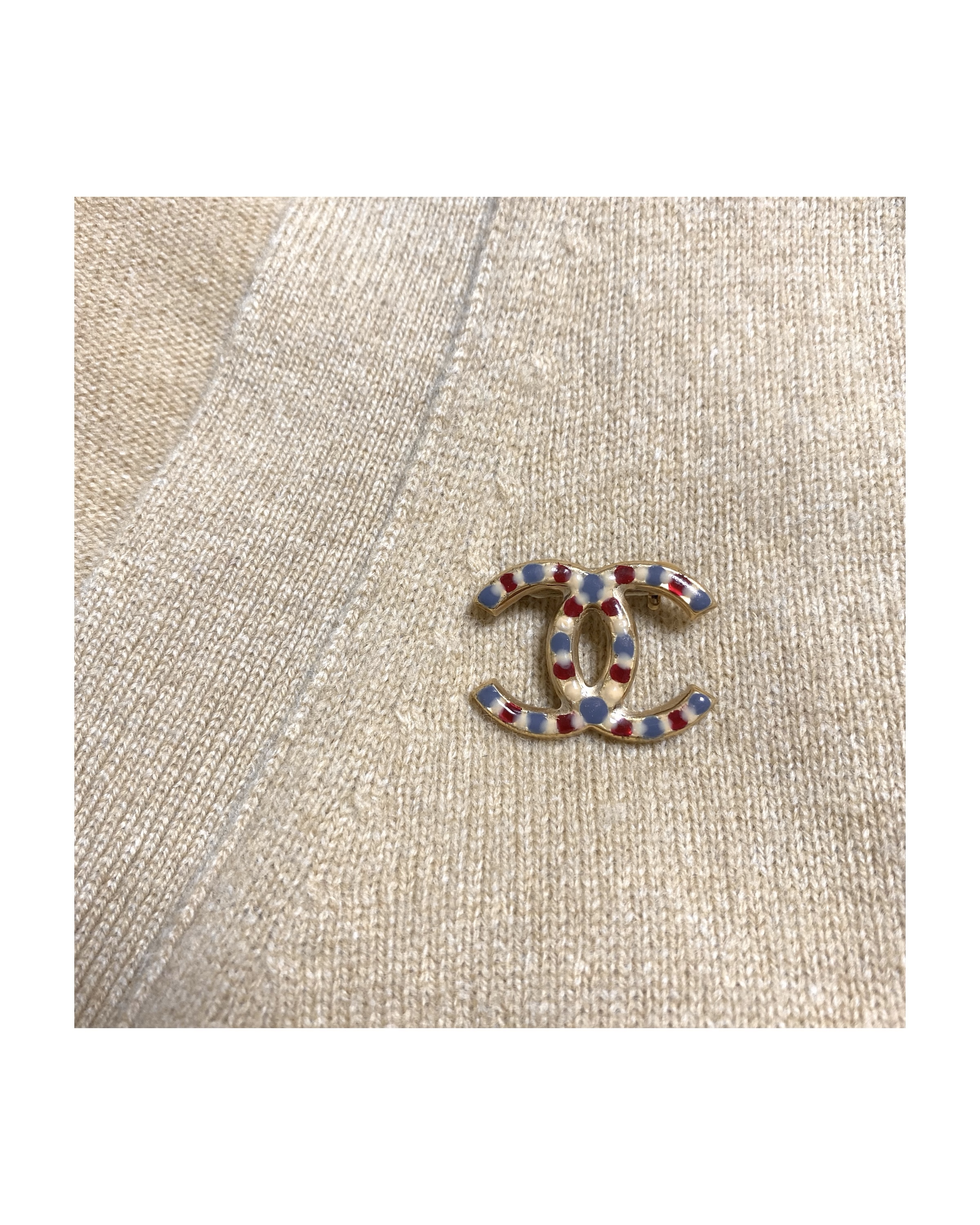 CHANEL hanger CC brooch no.1