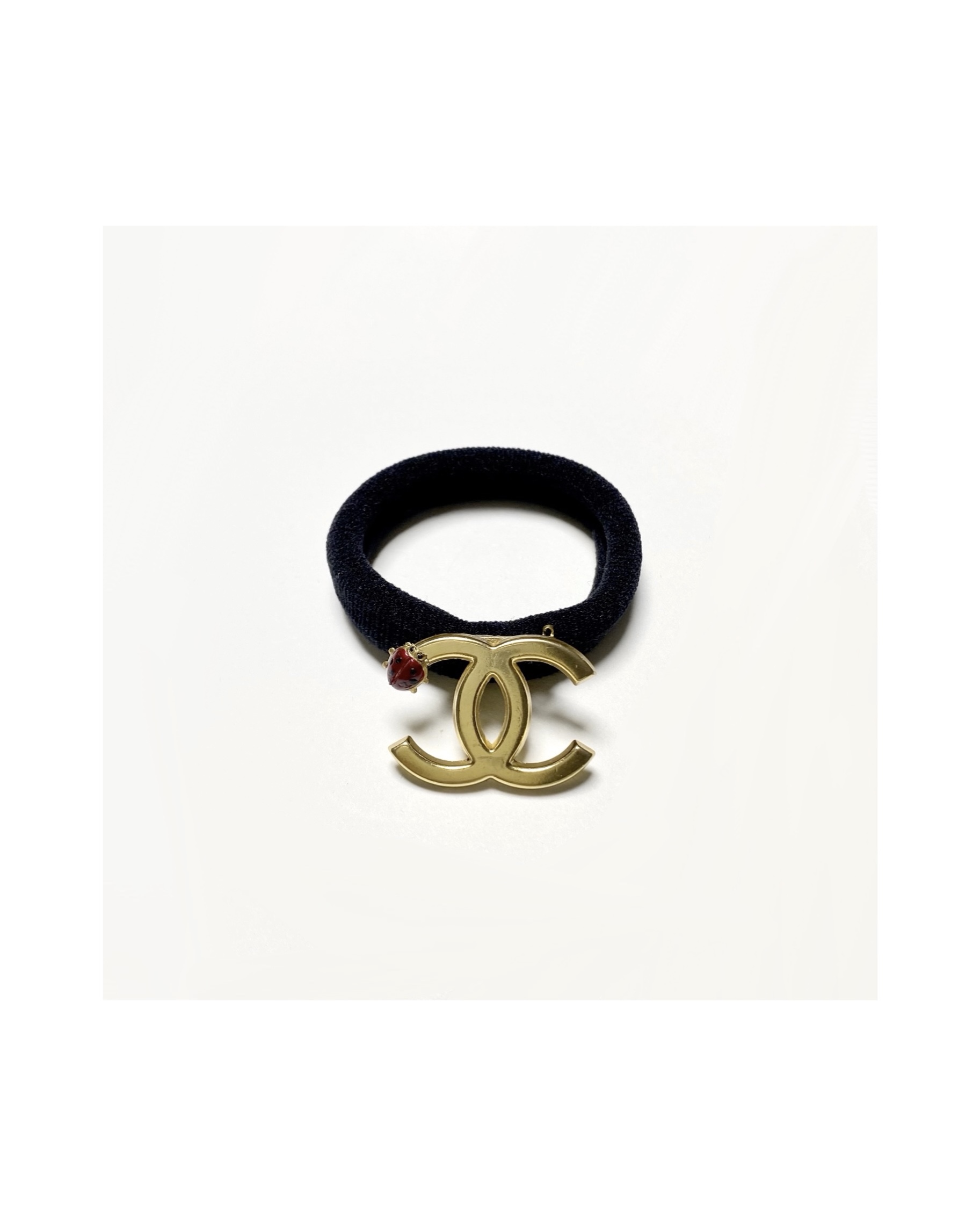 CHANEL hanger CC brooch no.2