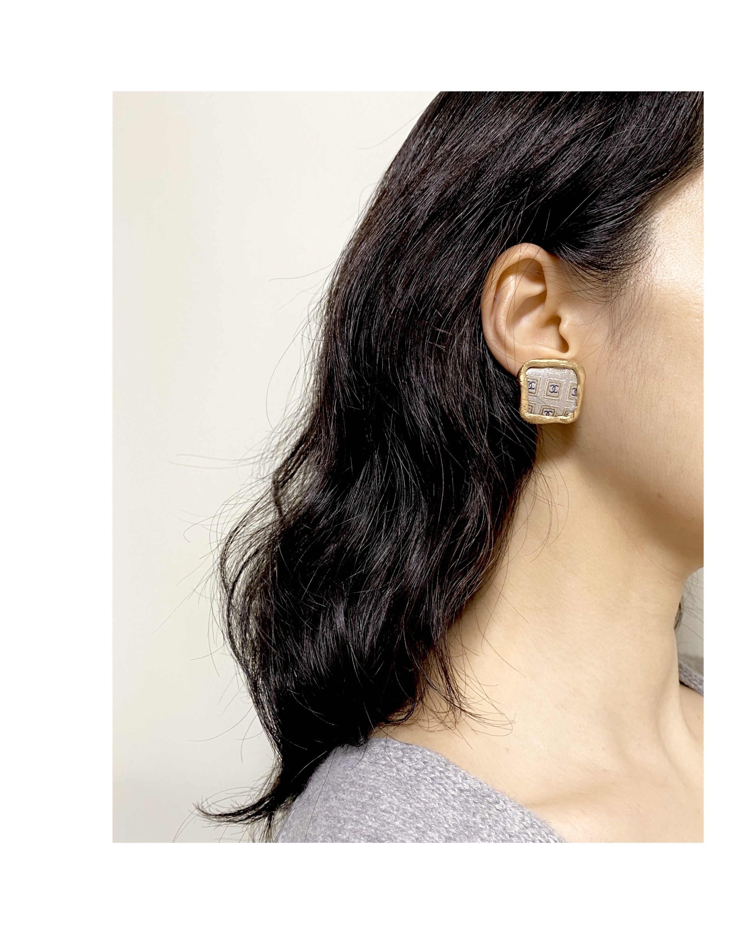 CHANEL golden silkbutton earring no.1