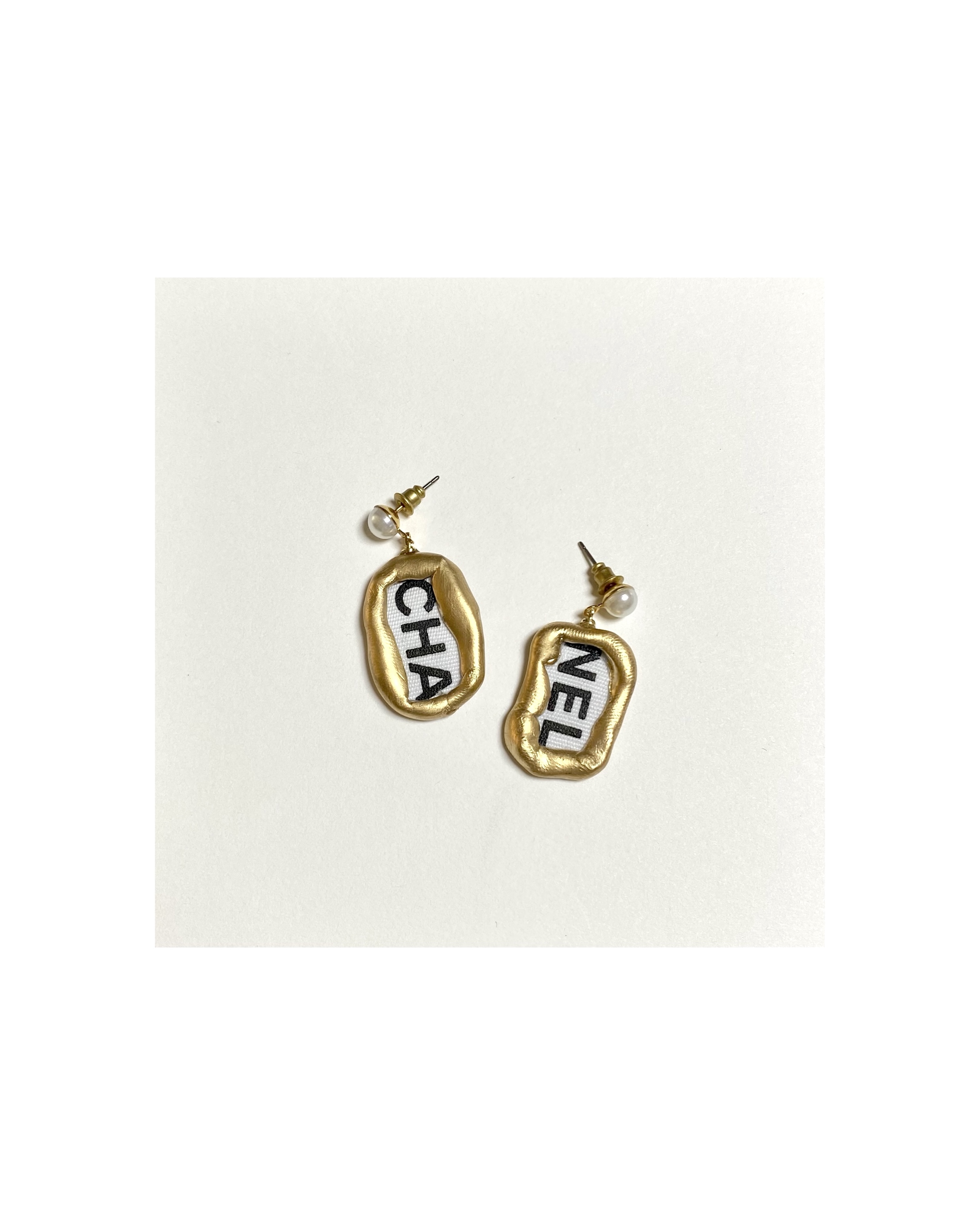 CHANEL ribbon CHA, NEL earring no.3