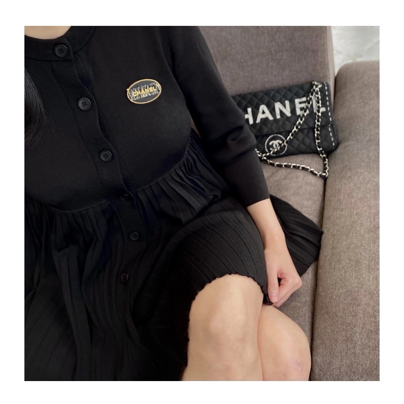 CHANEL lambskin Initial brooch no.5