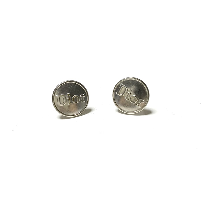 Dior button no.22