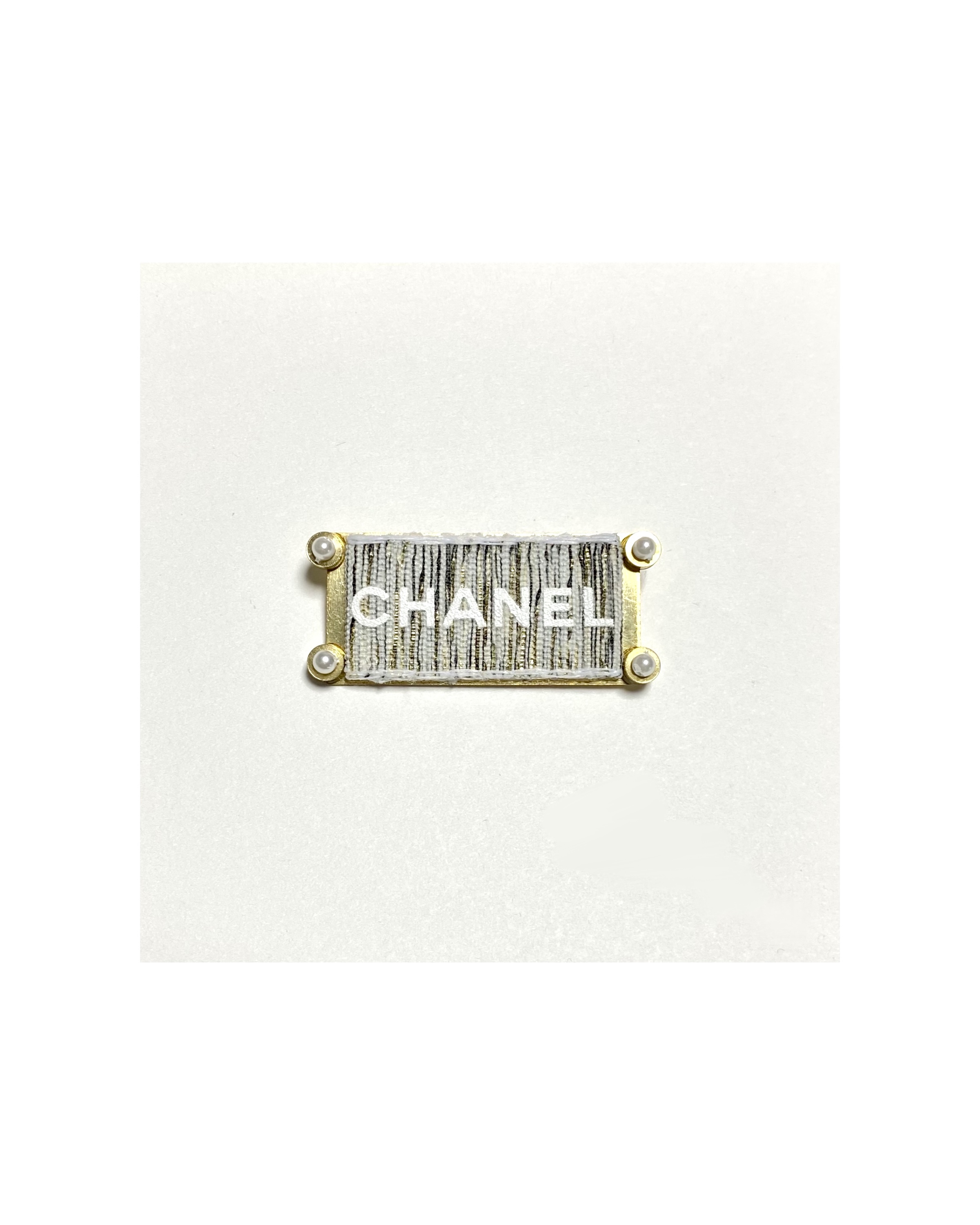 CHANEL Ribbon Initial brooch no.7