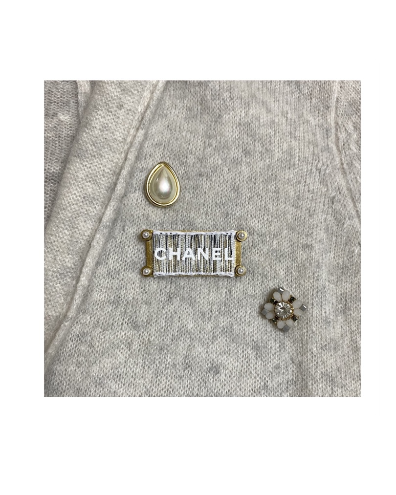 CHANEL Ribbon Initial brooch no.7