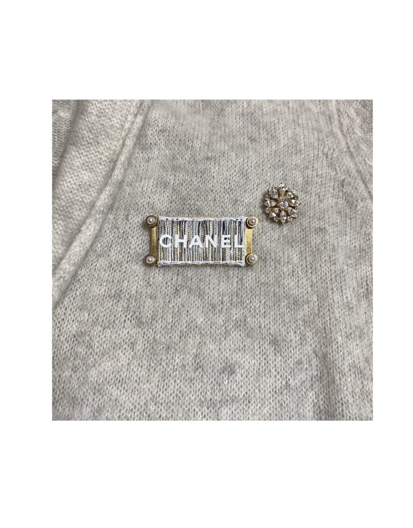 CHANEL Ribbon Initial brooch no.7