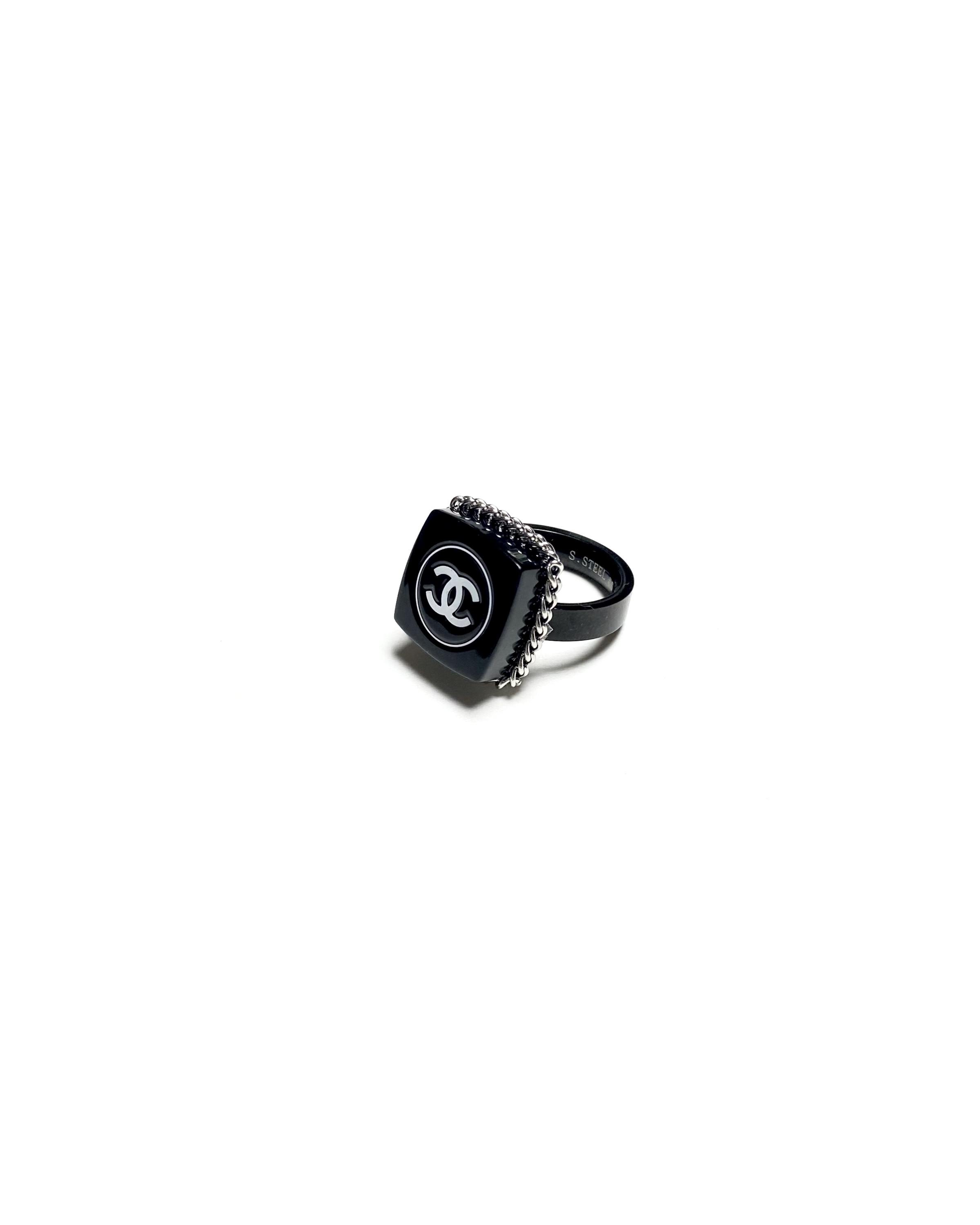 CHANEL COSMETIC white CC ring no.4