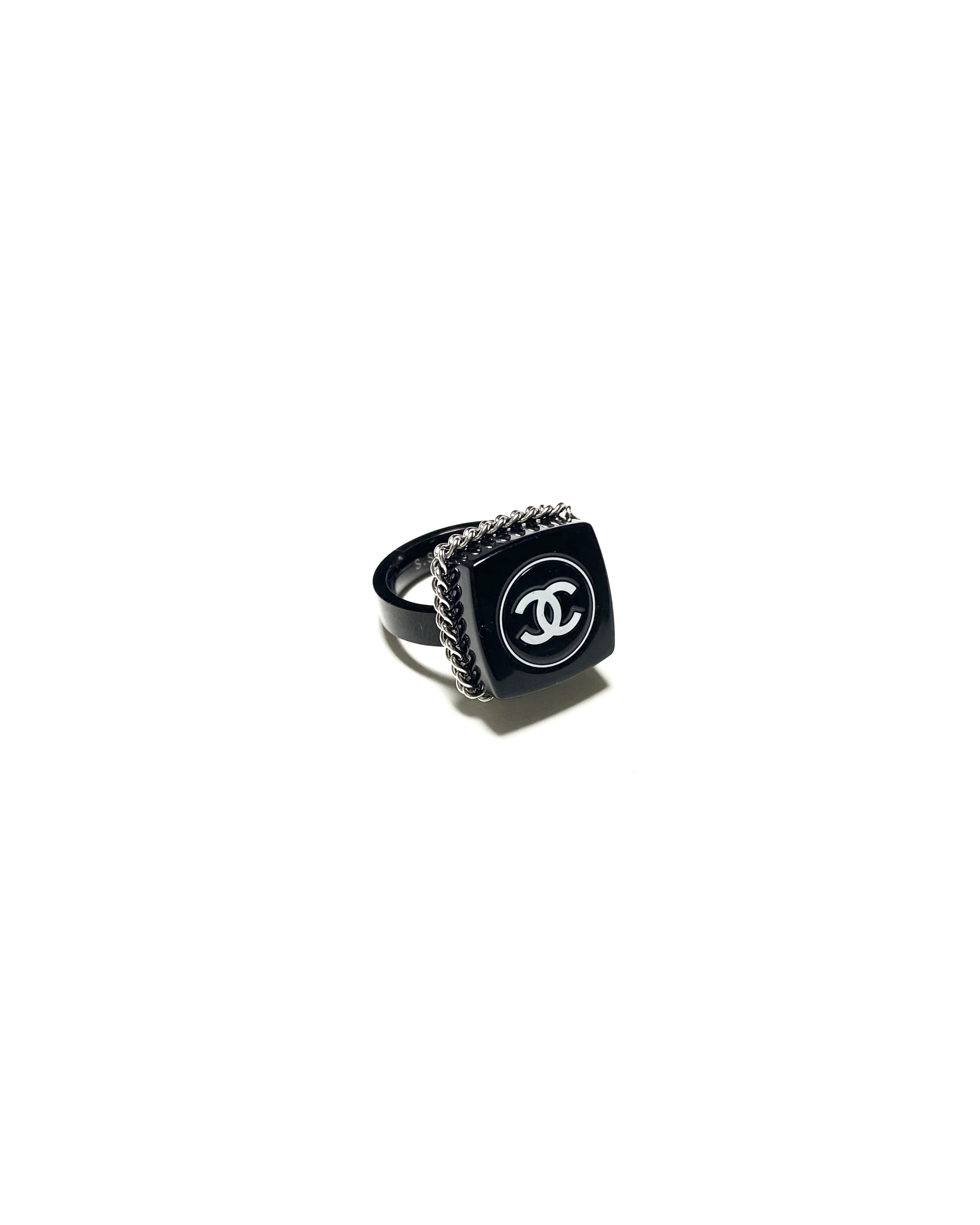 CHANEL COSMETIC white CC ring no.4