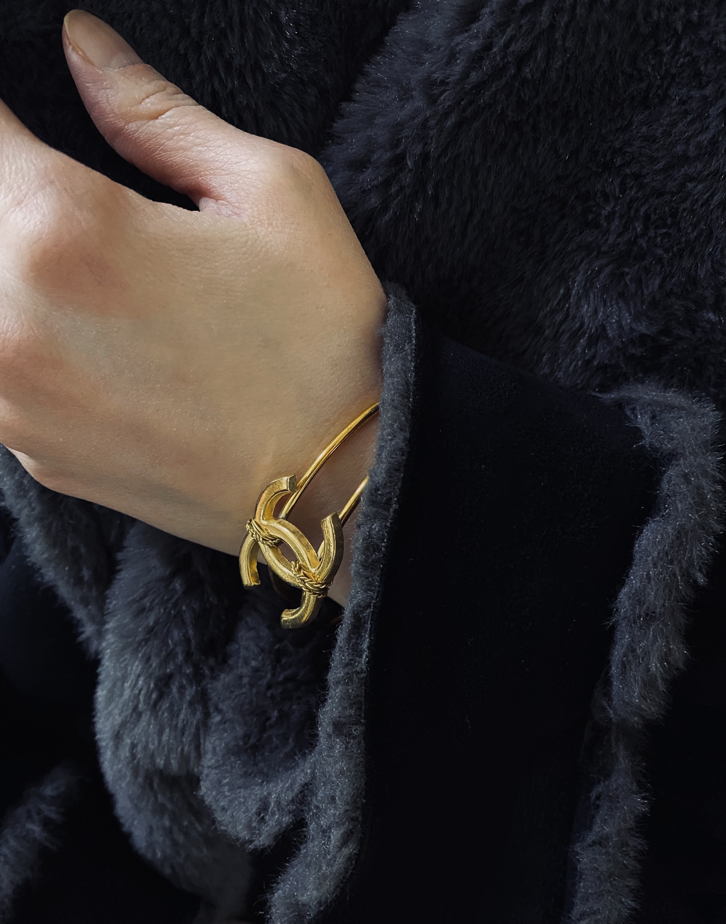 CHANEL hanger CC bracelet no.5