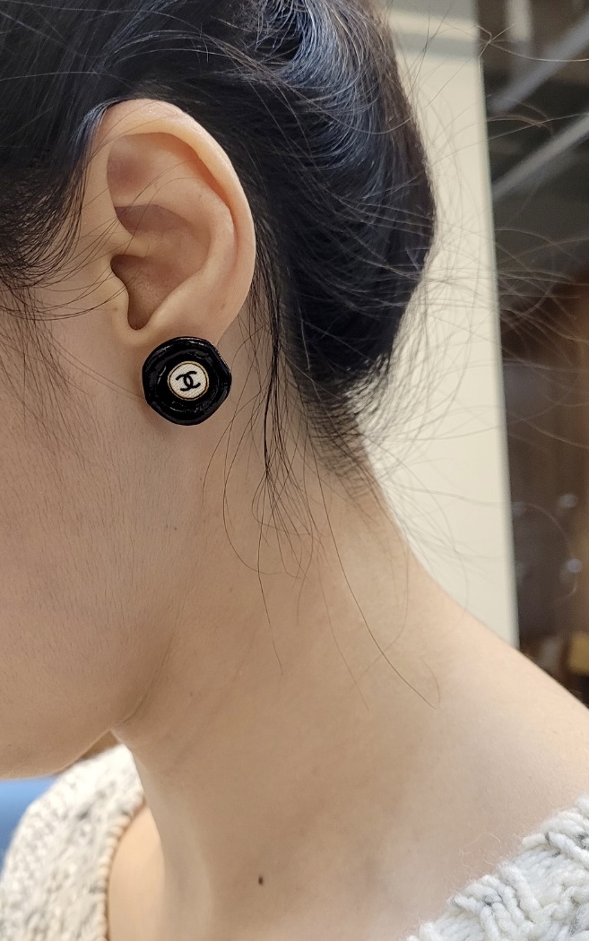 CHANEL black silk CC earring no.9