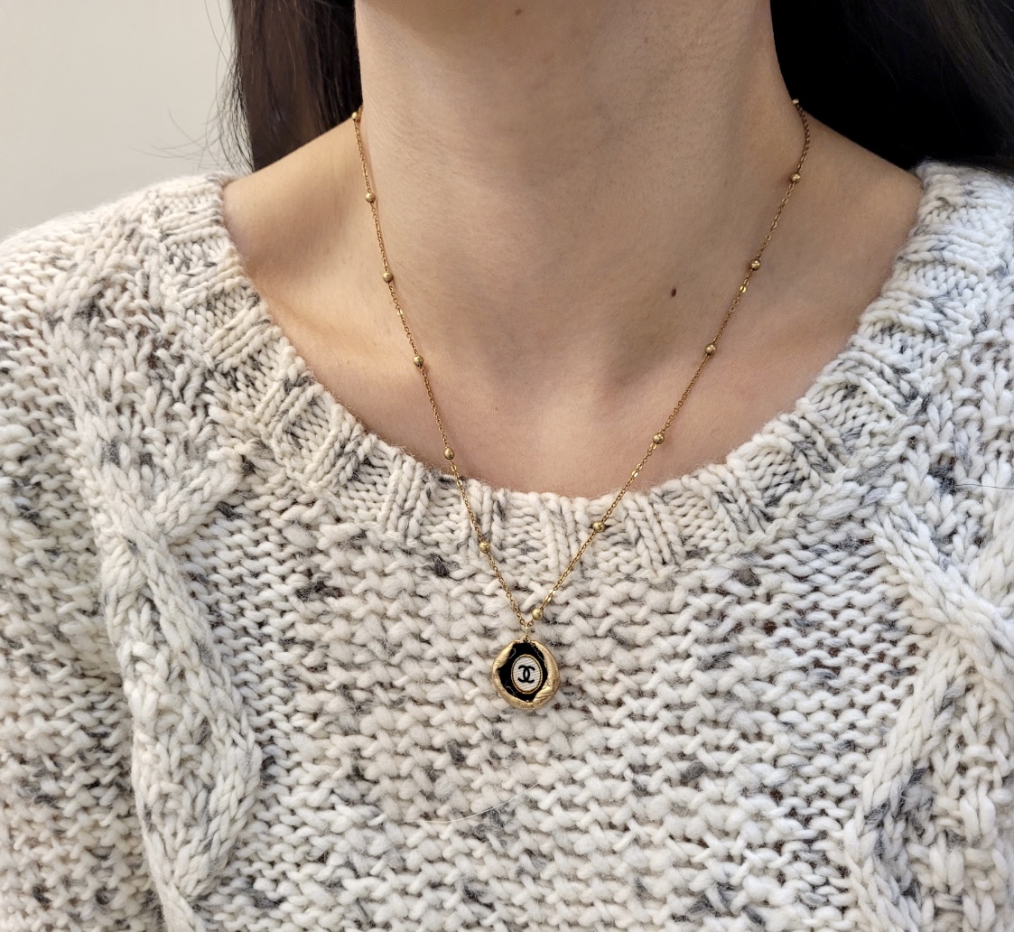 CHANEL gold silk CC necklace no.11