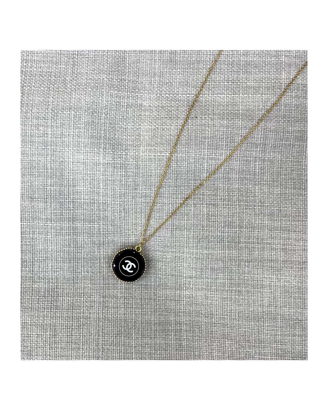 CHANEL COSMETIC round necklace no.5