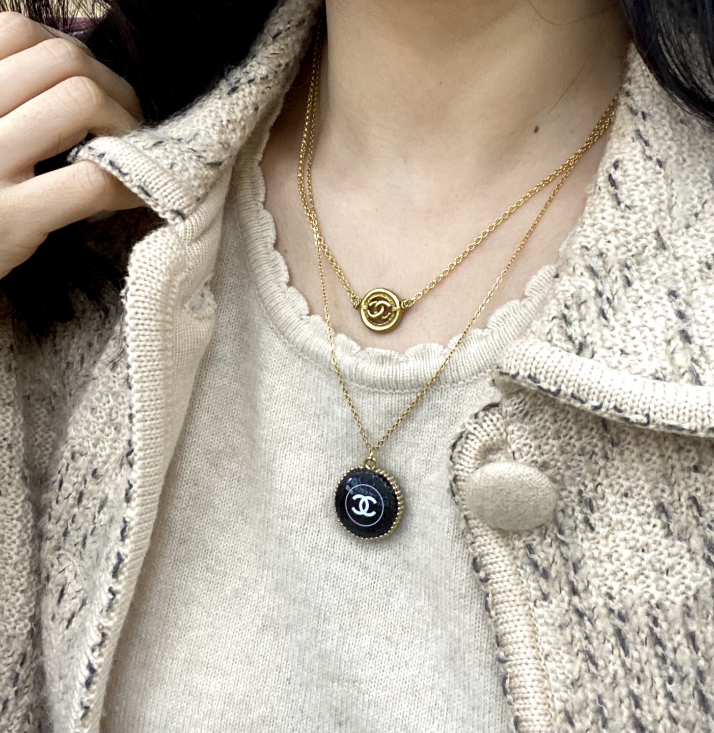 CHANEL COSMETIC round necklace no.5