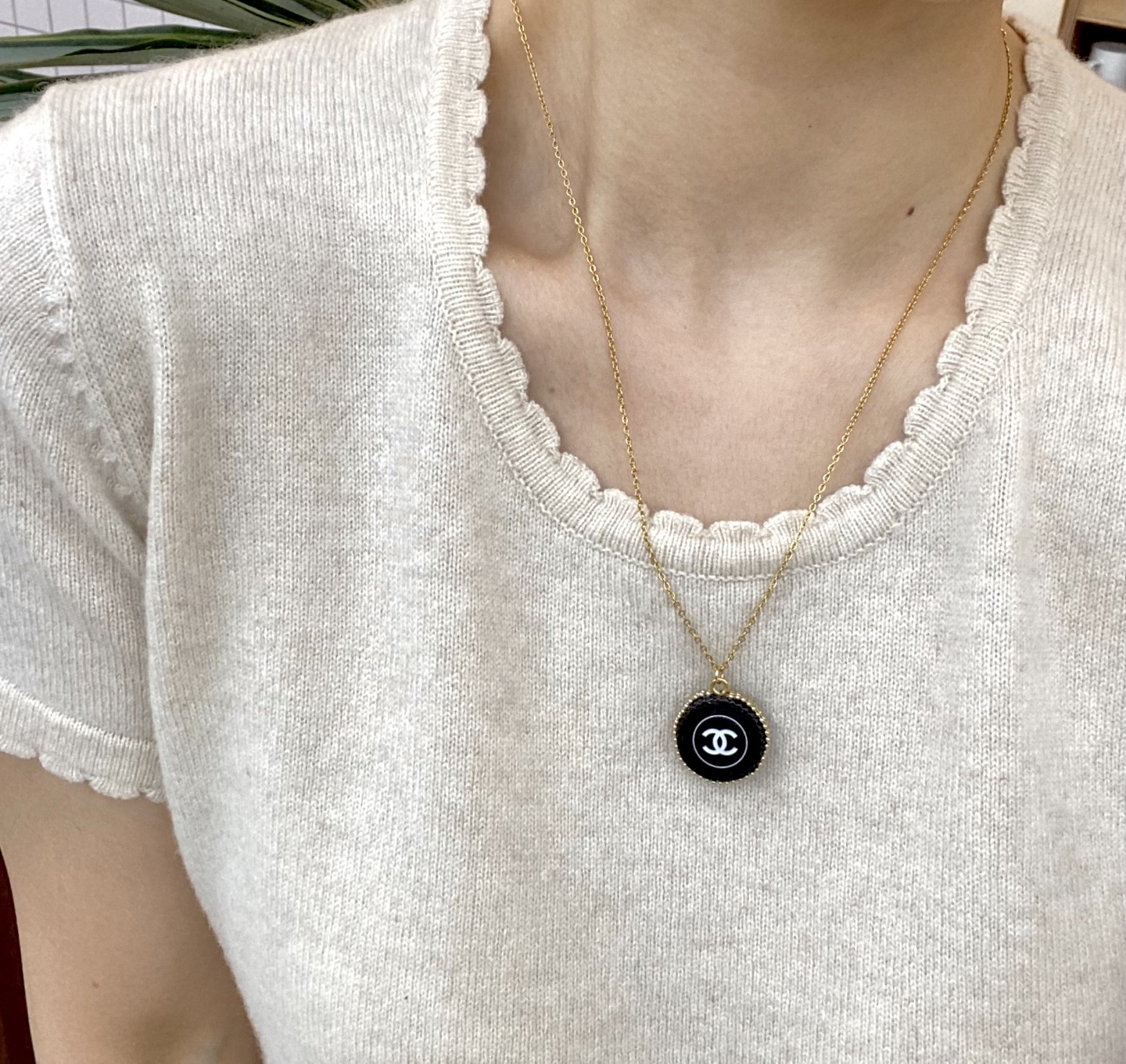 CHANEL COSMETIC round necklace no.5