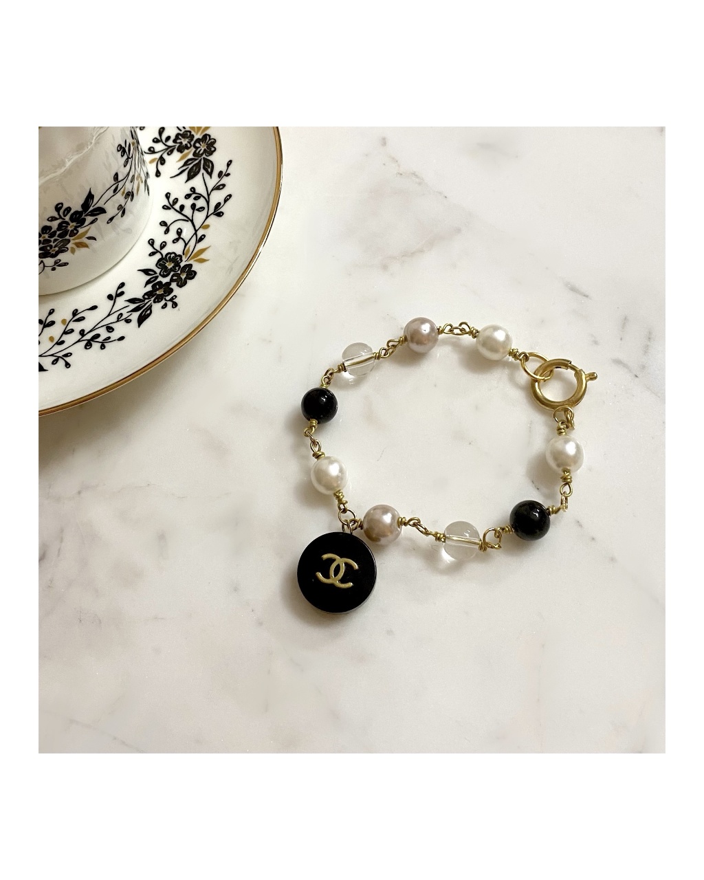 CHANEL button no.25