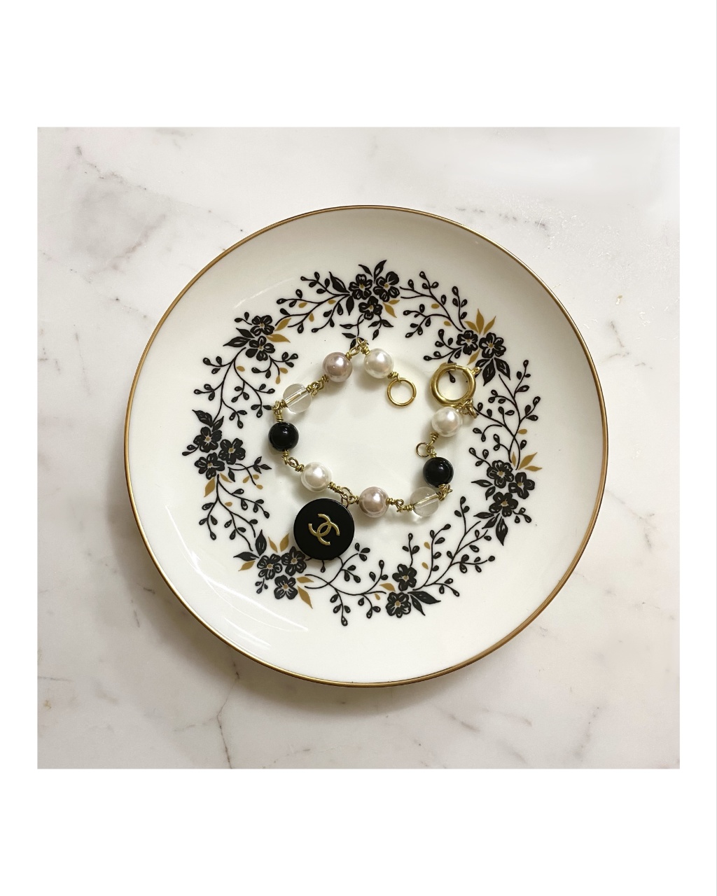 CHANEL button no.25