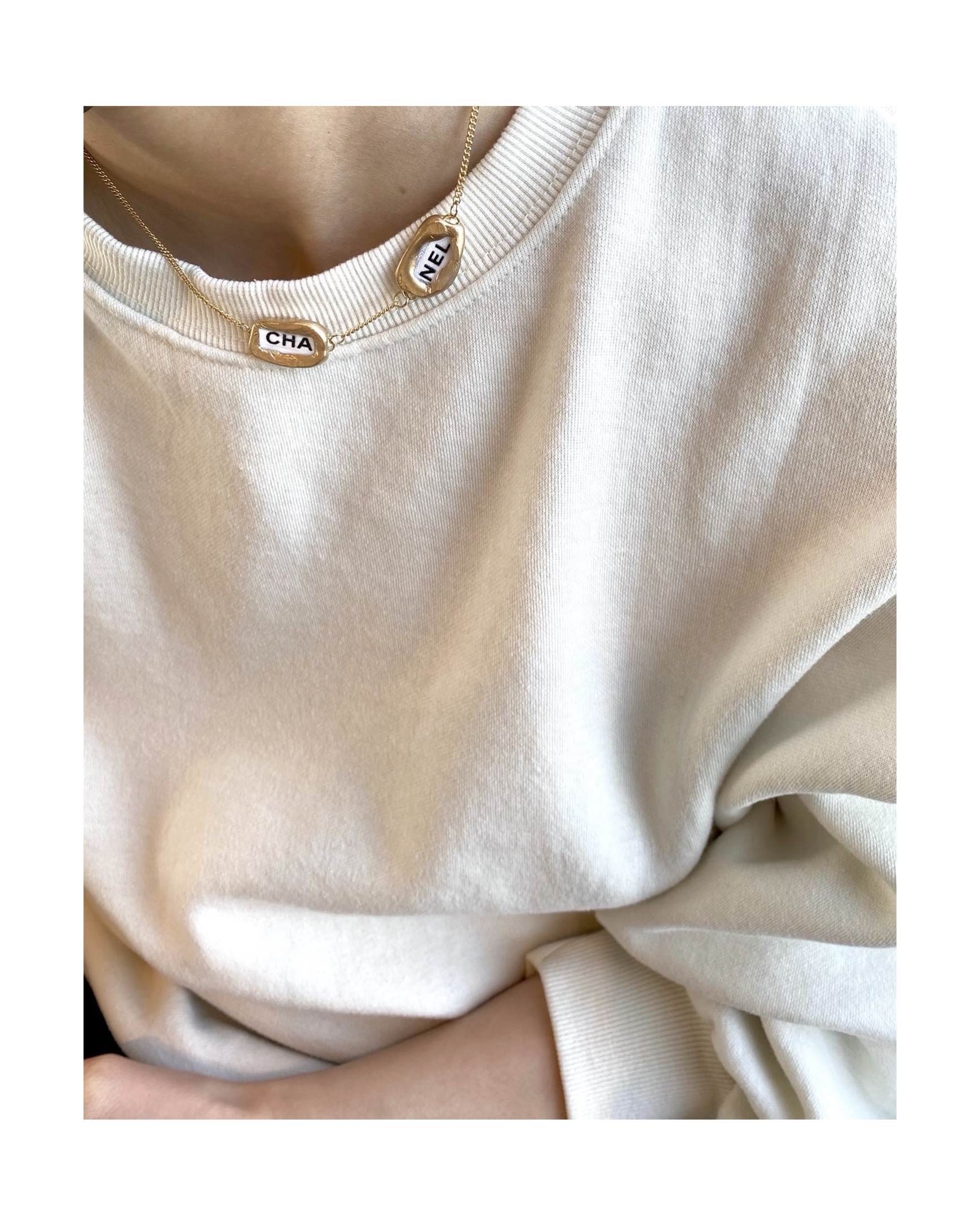 CHA, NEL ribbon Initial necklace no.11