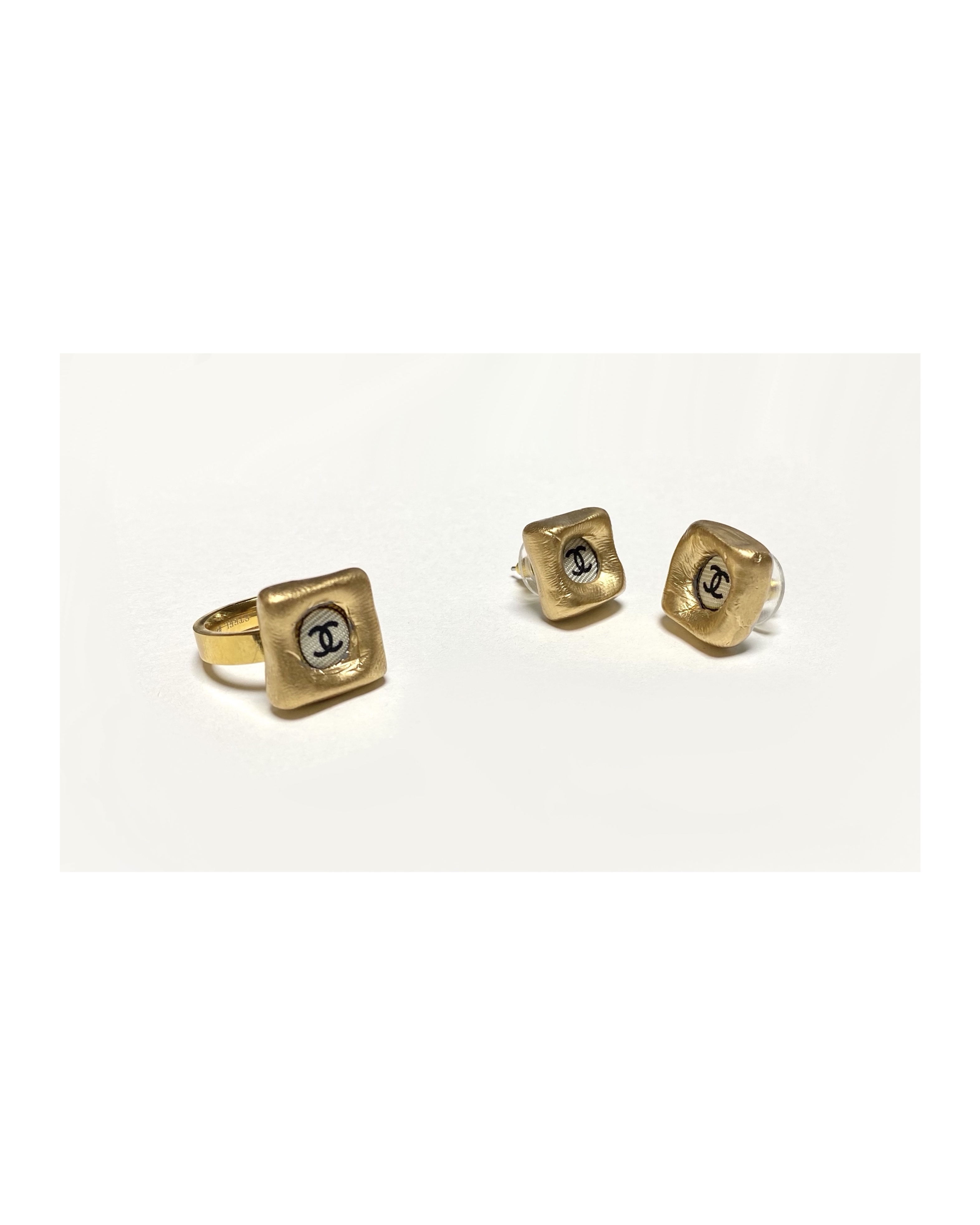 CHANEL gold square CC ring no.14
