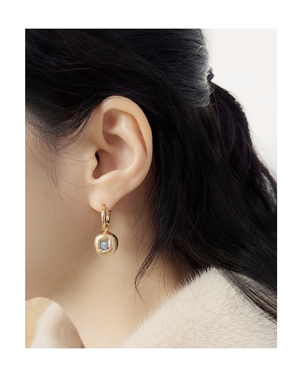CHANEL blue CC hoop earring no.17