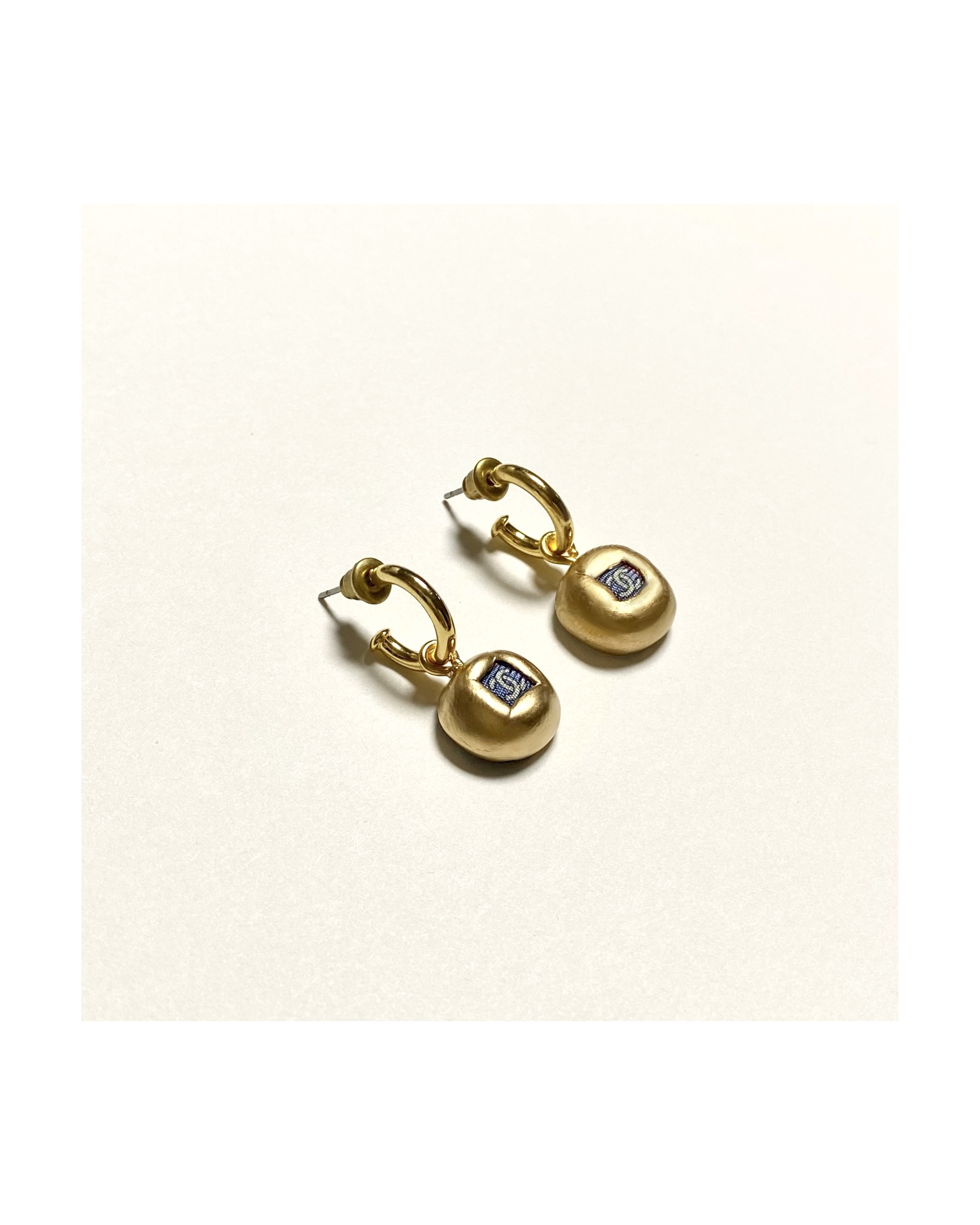 CHANEL blue CC hoop earring no.17