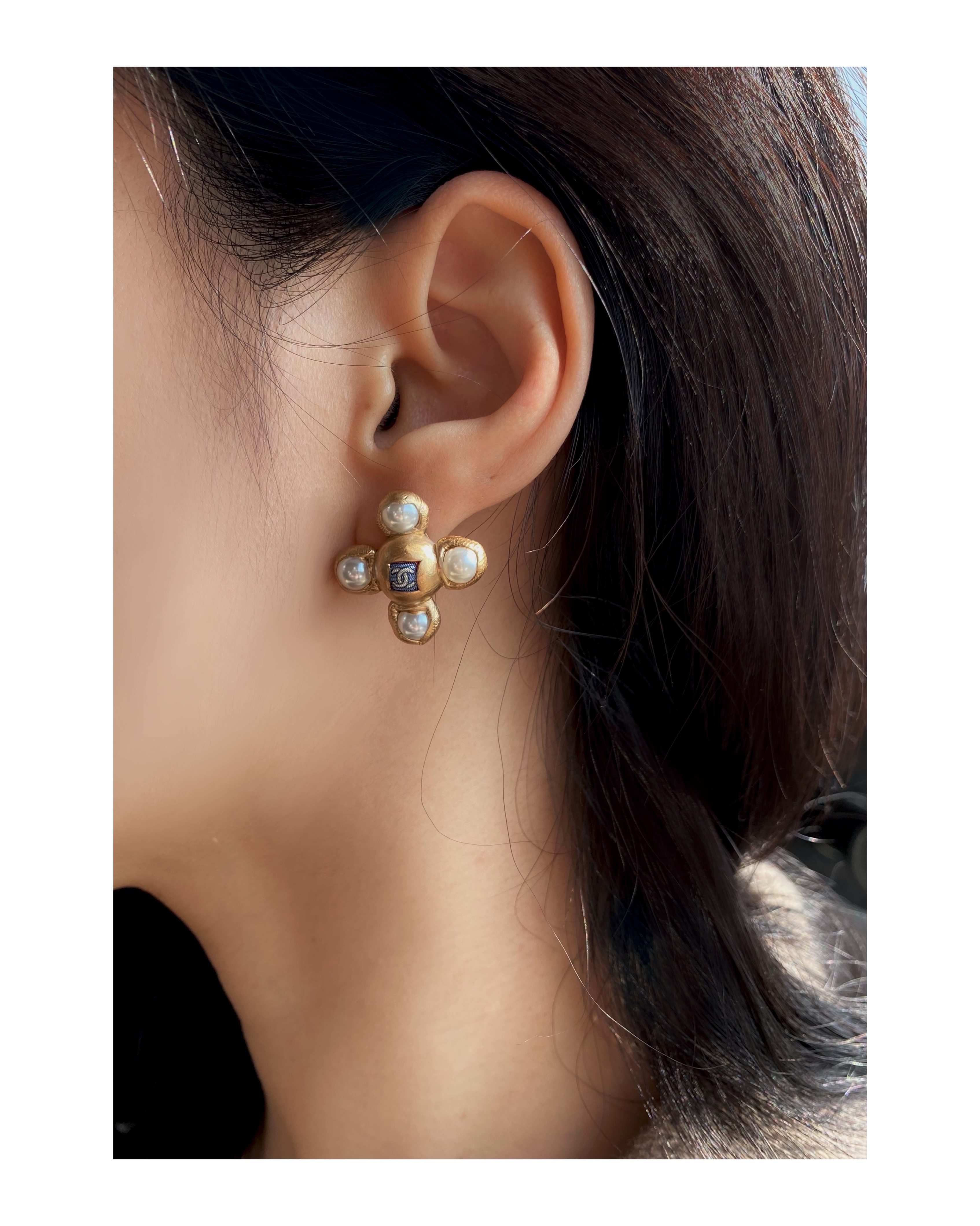 CHANEL blue CC pearl earring no.21
