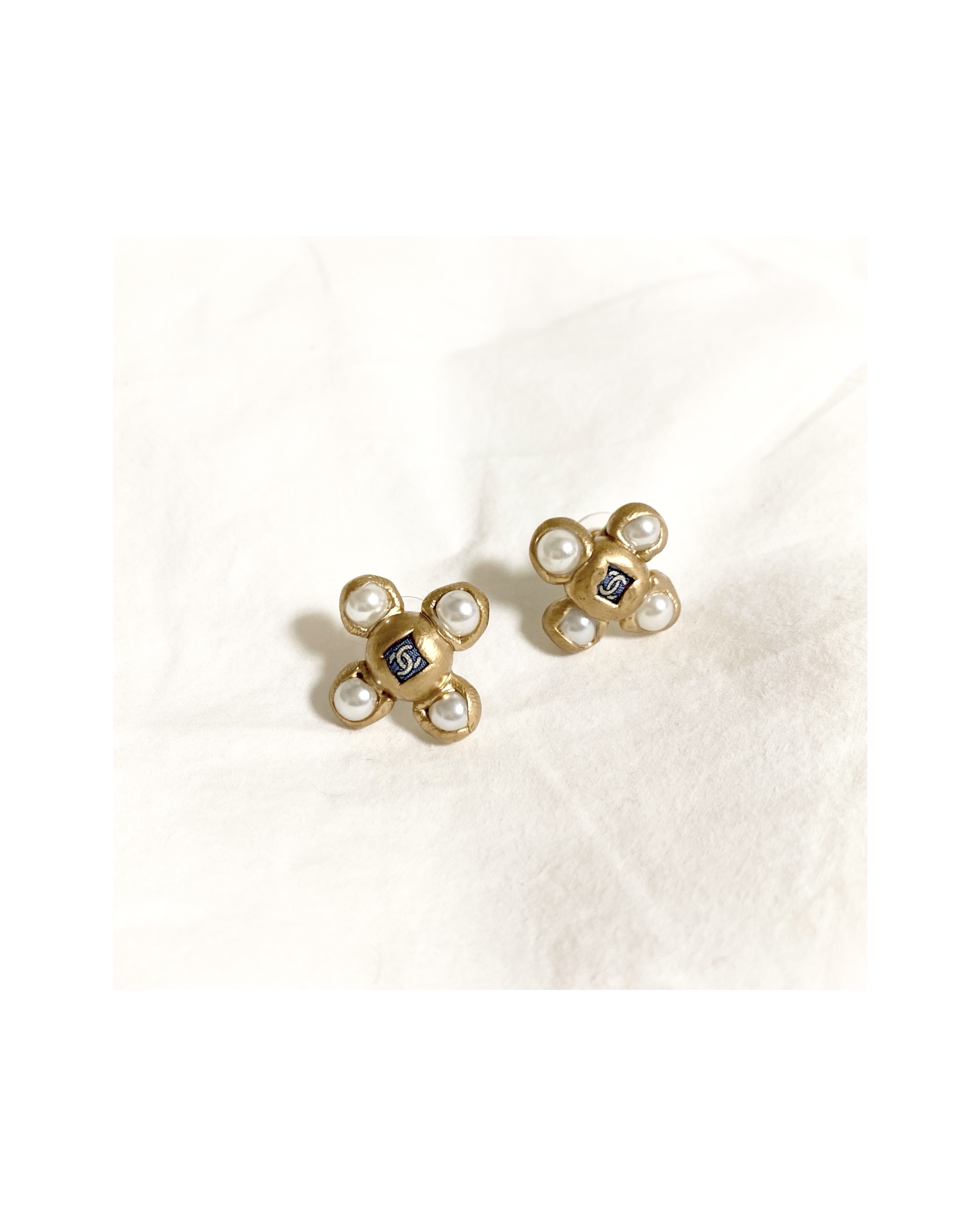 CHANEL blue CC pearl earring no.21