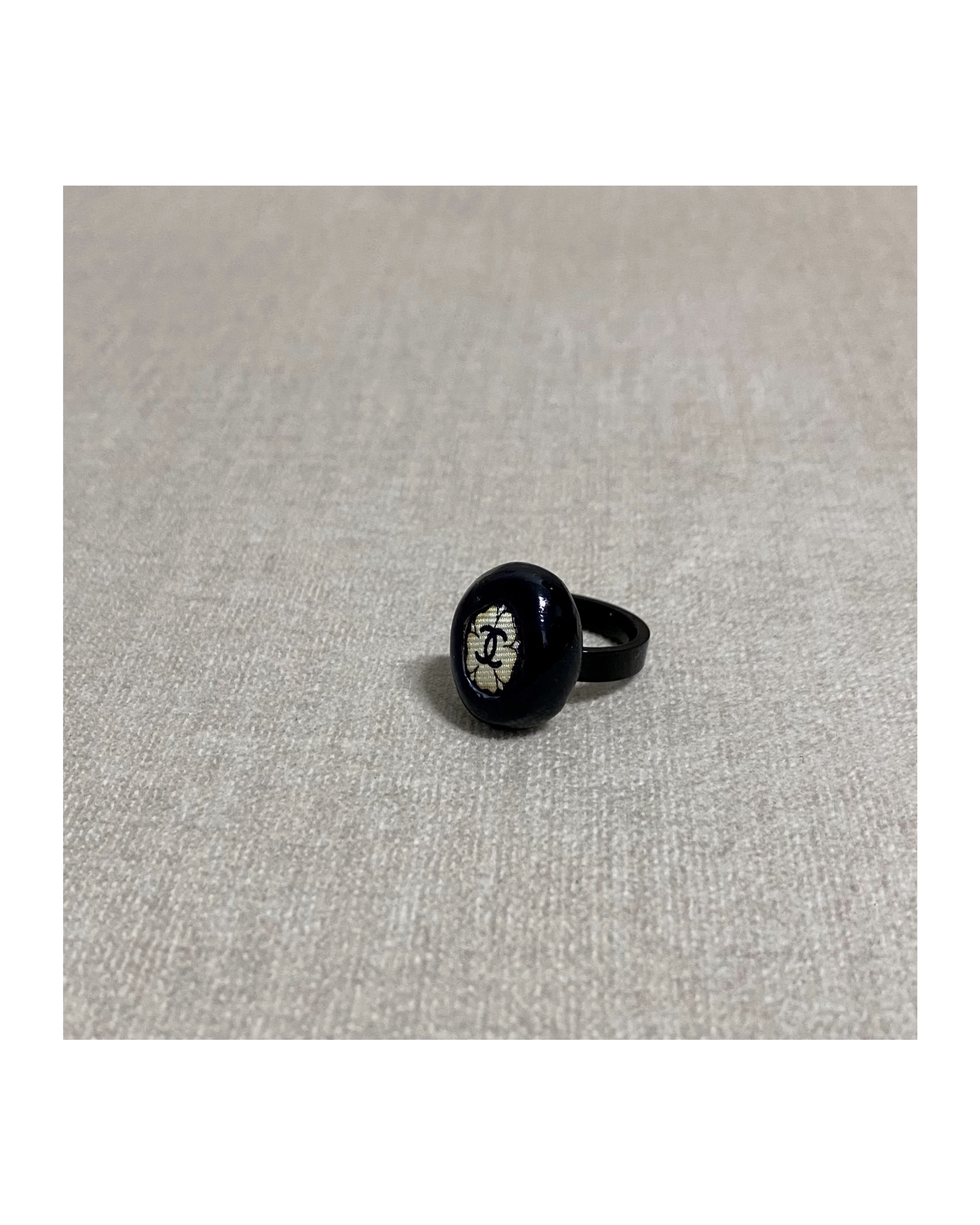 CHANEL black oval flower CC ring no.22
