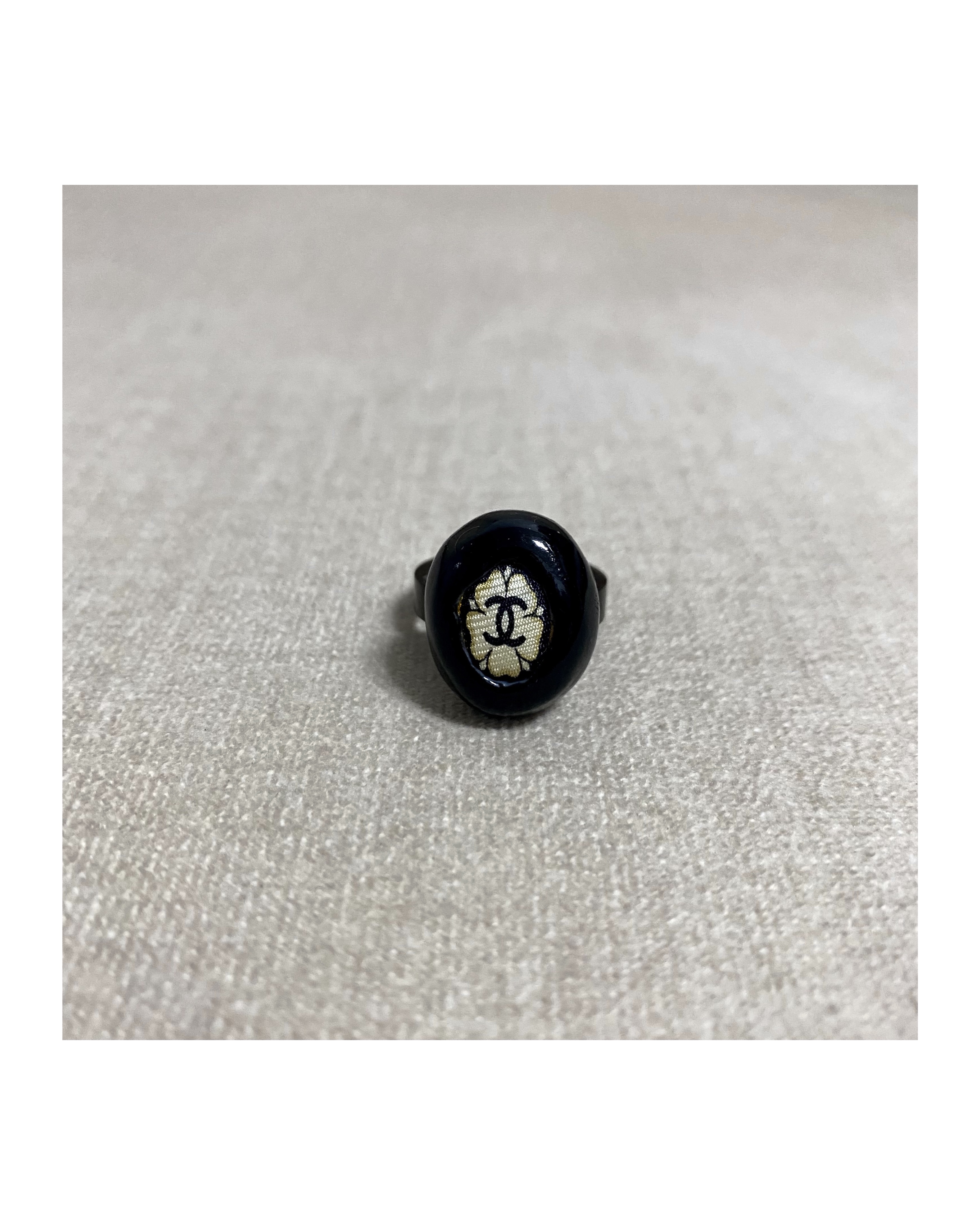 CHANEL black oval flower CC ring no.22