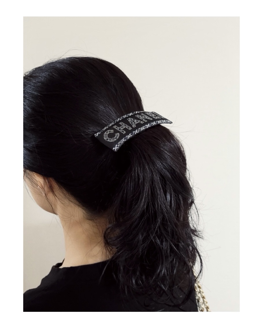 CHANEL navy tweed pattern Initial hair clip no.8