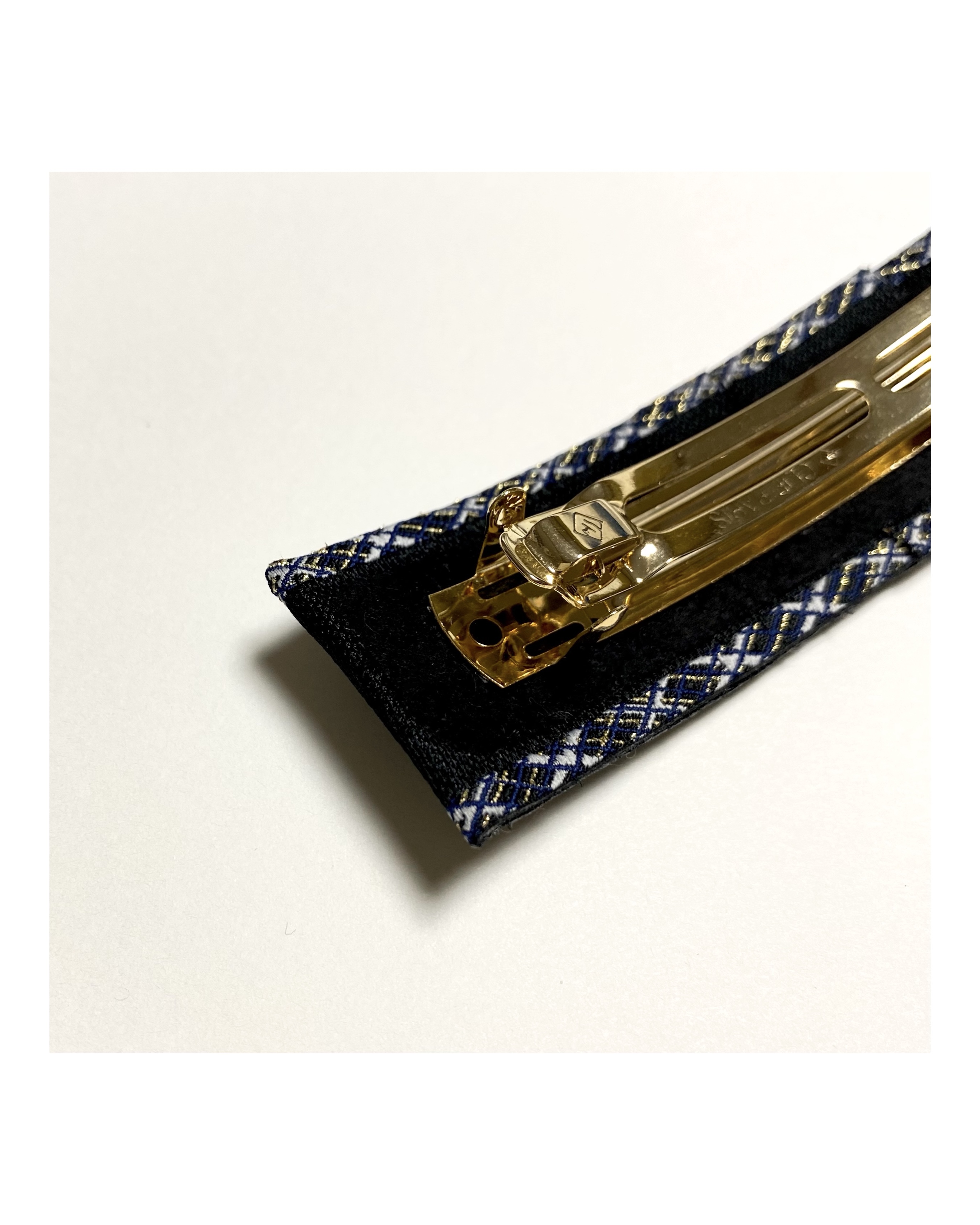 CHANEL navy tweed pattern Initial hair clip no.8