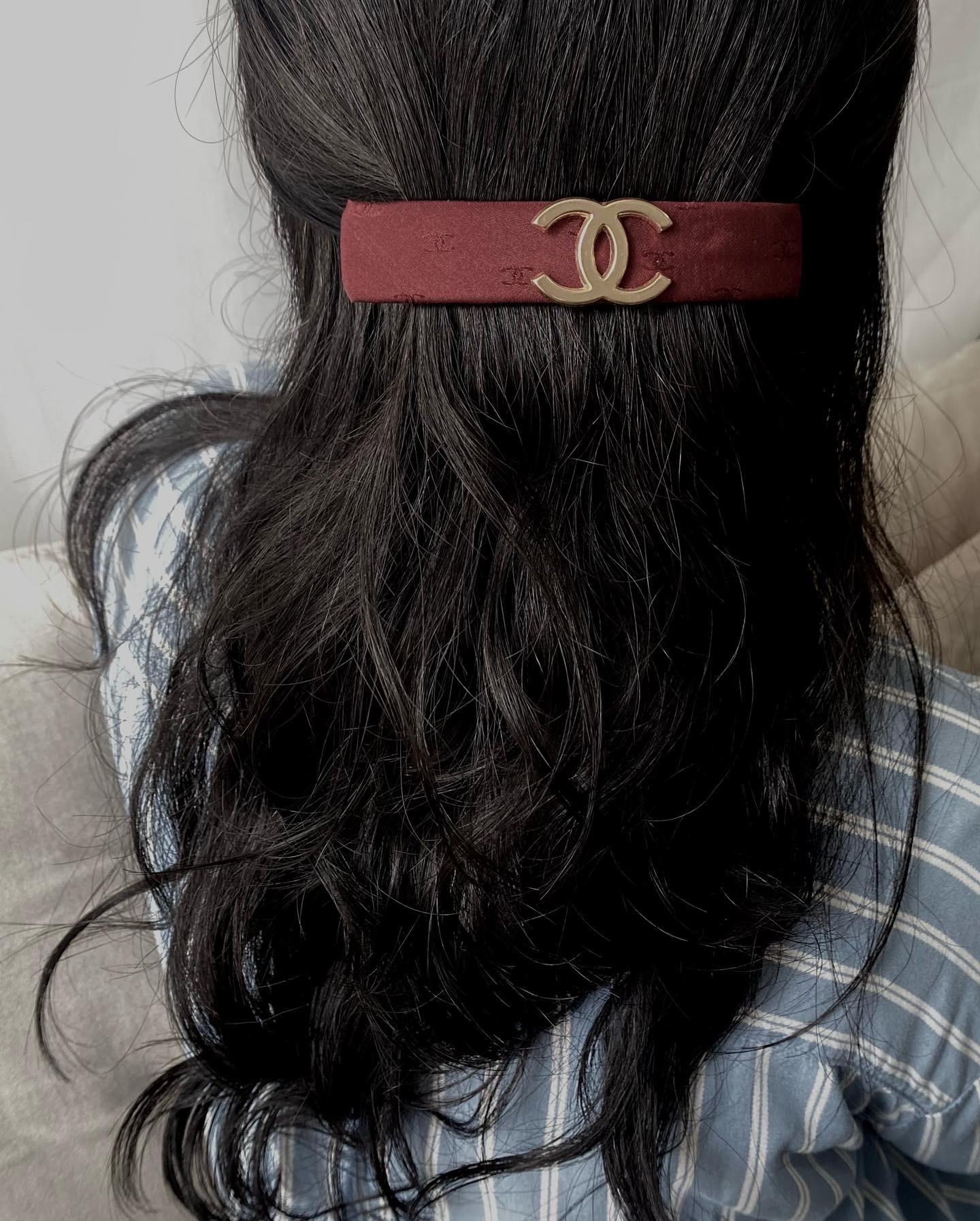CHANEL hanger CC hair clip no.8