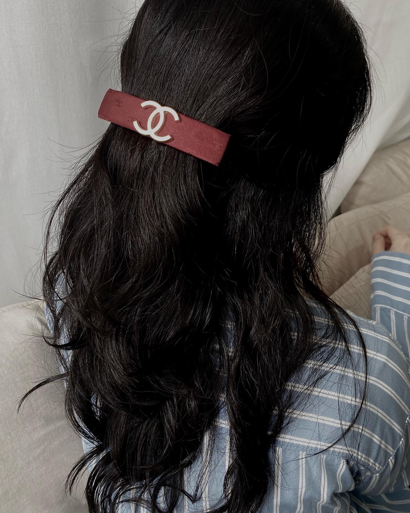 CHANEL hanger CC hair clip no.8