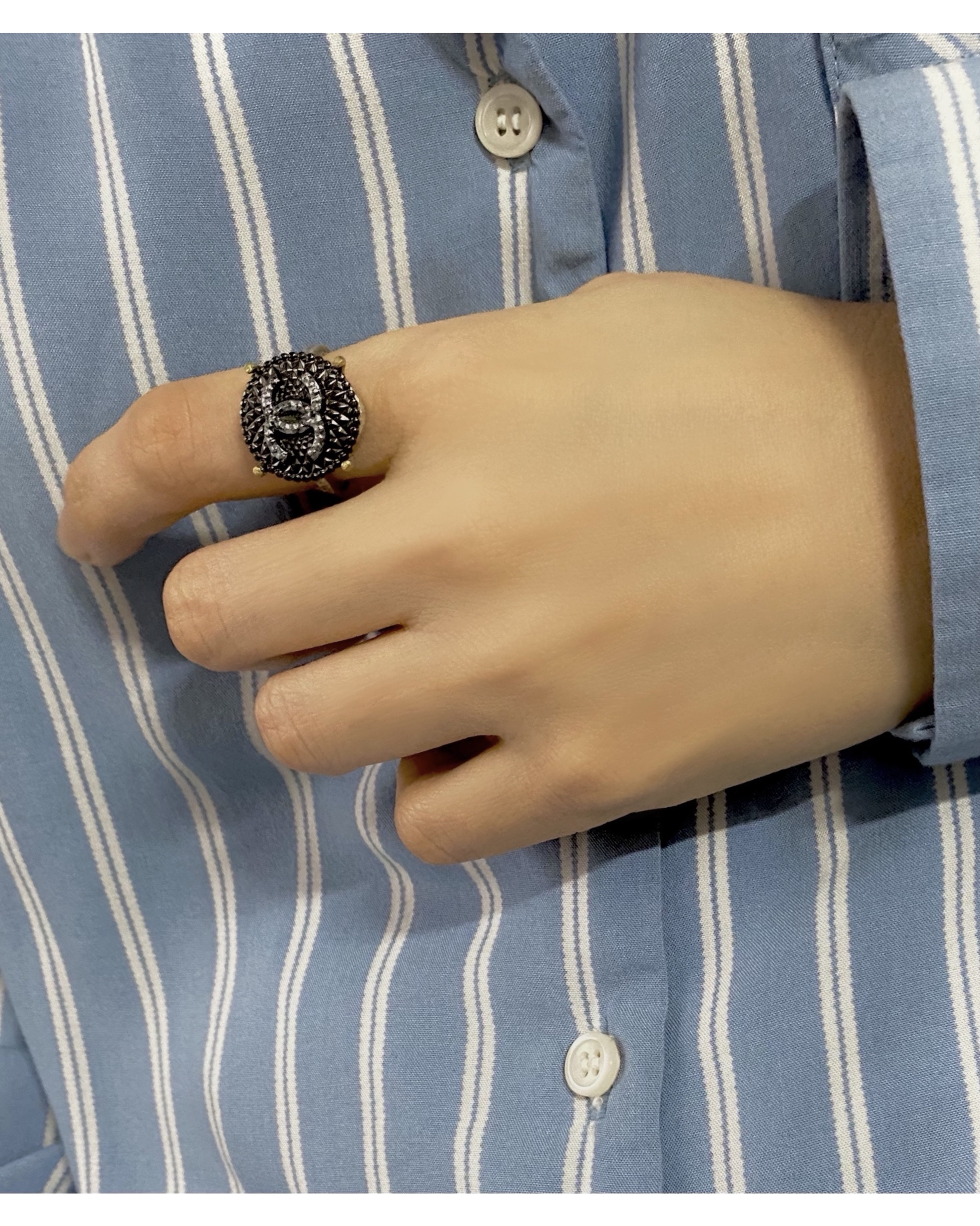 CHANEL button no.30